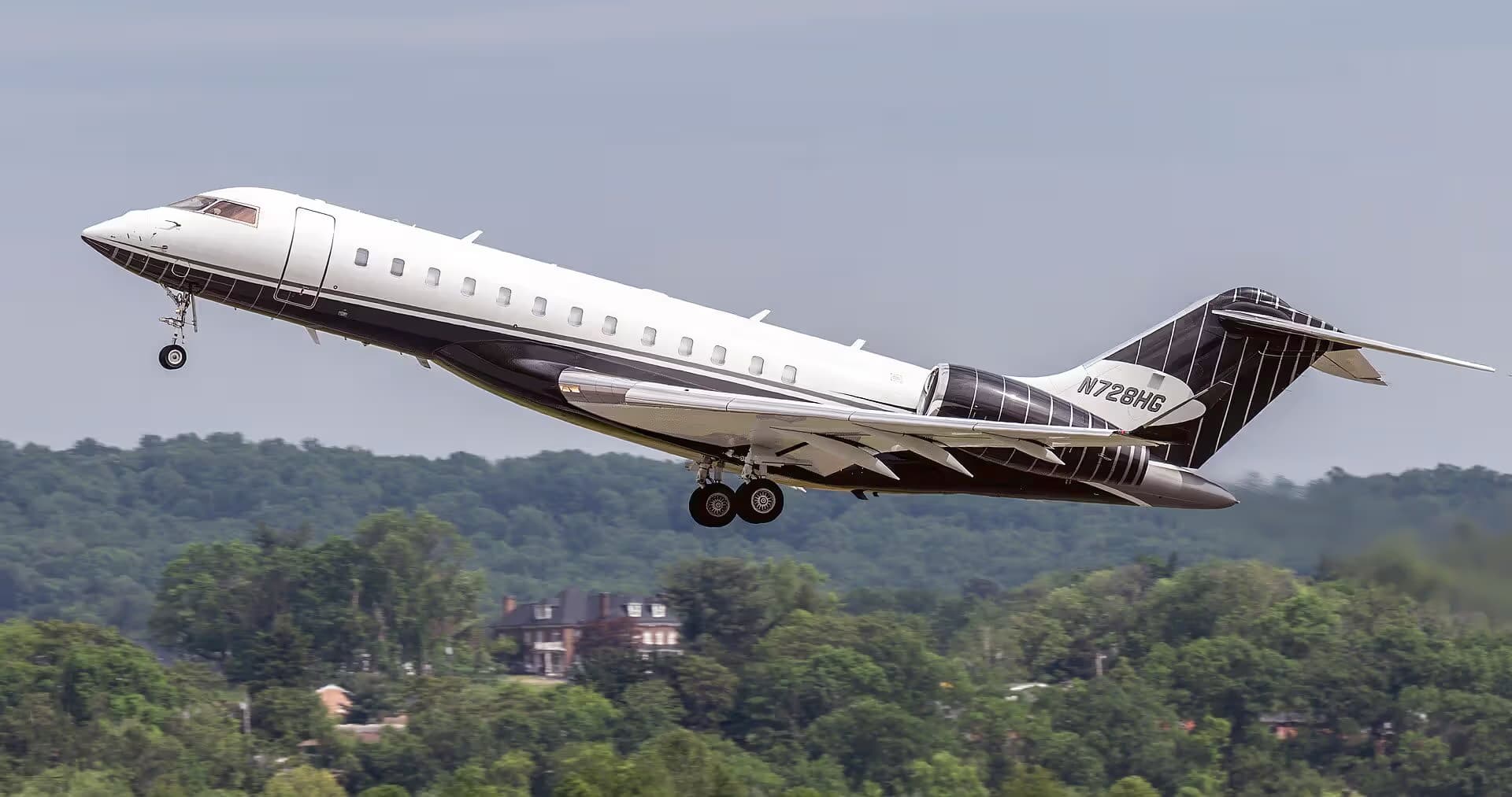 N728HG — Bombardier