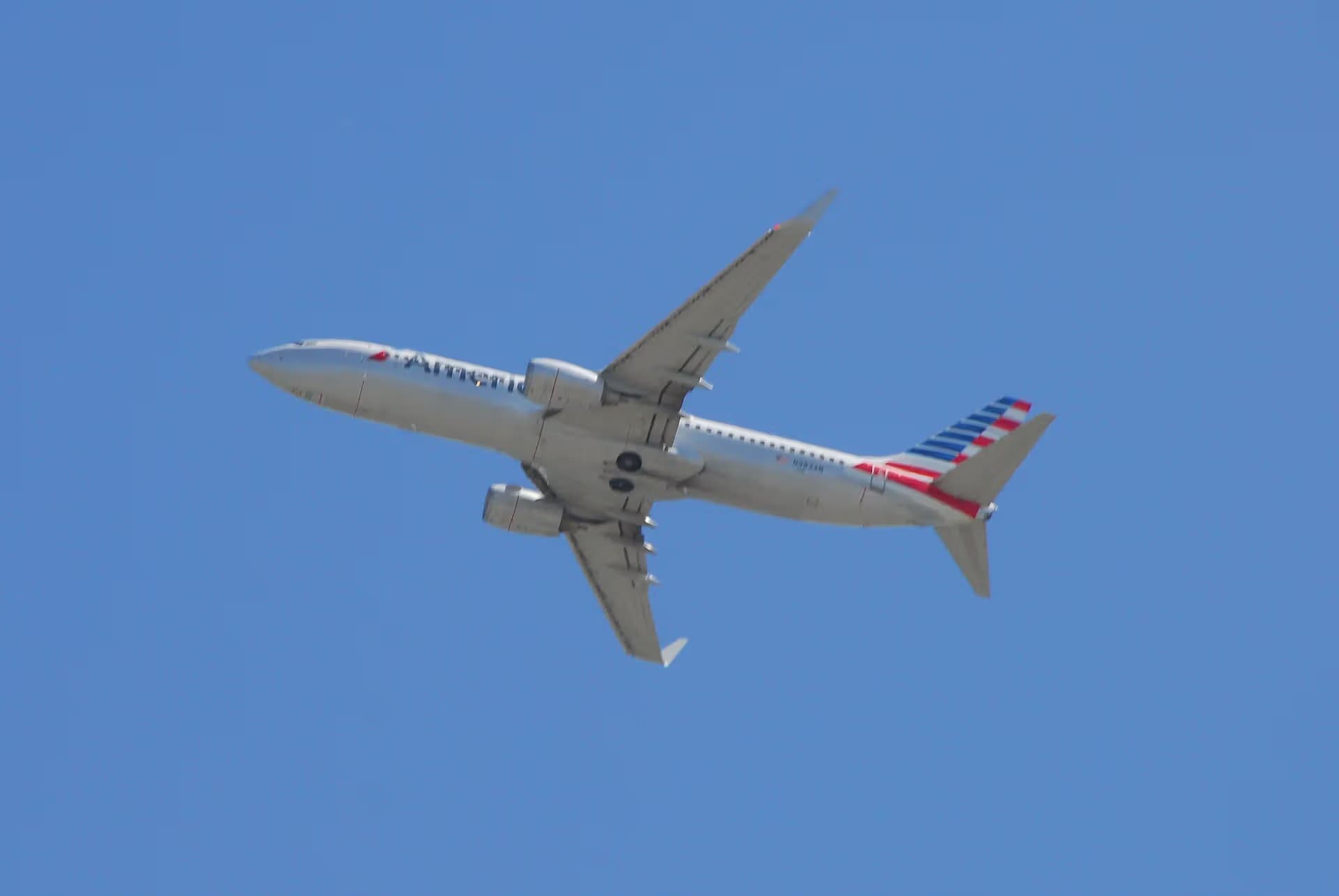 N982AN — Twin-engine aircraft