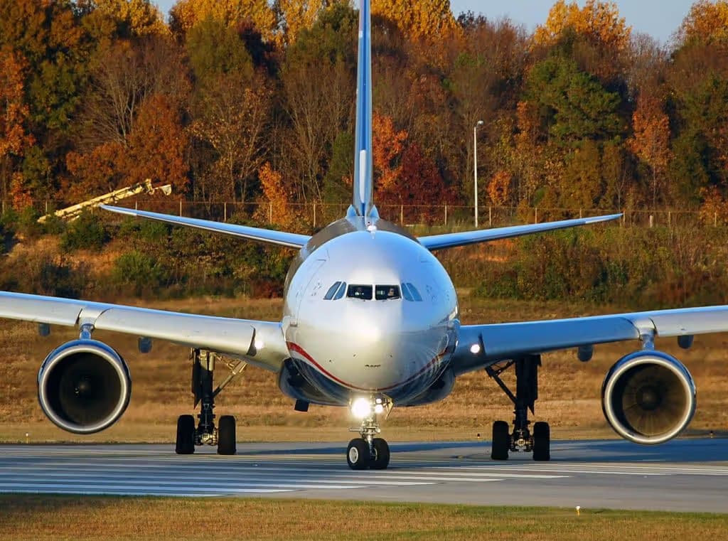 N273AY — Twin-engine aircraft