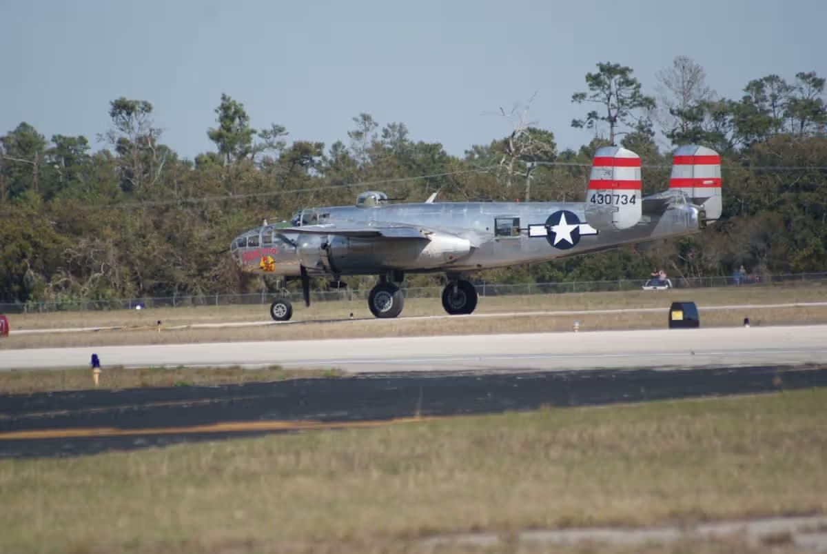 Unidentified — Twin-engine aircraft