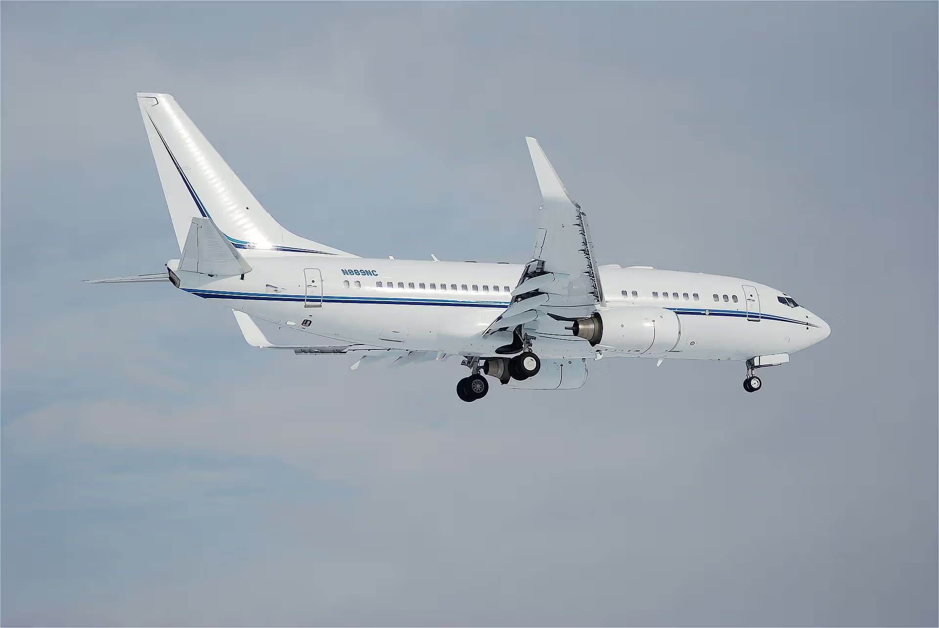 N889NC — Twin-engine aircraft
