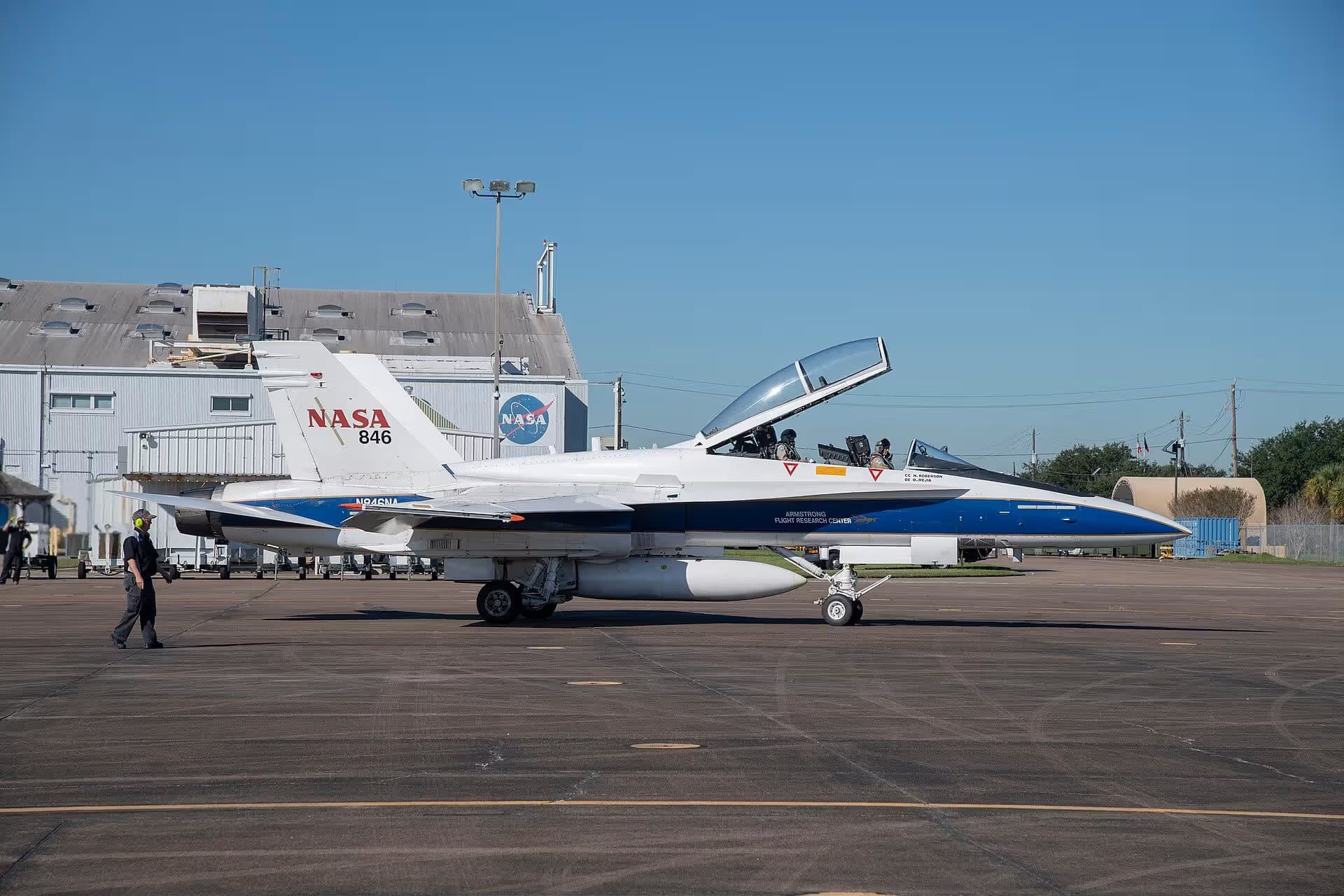 N846NA — Twin-engine aircraft