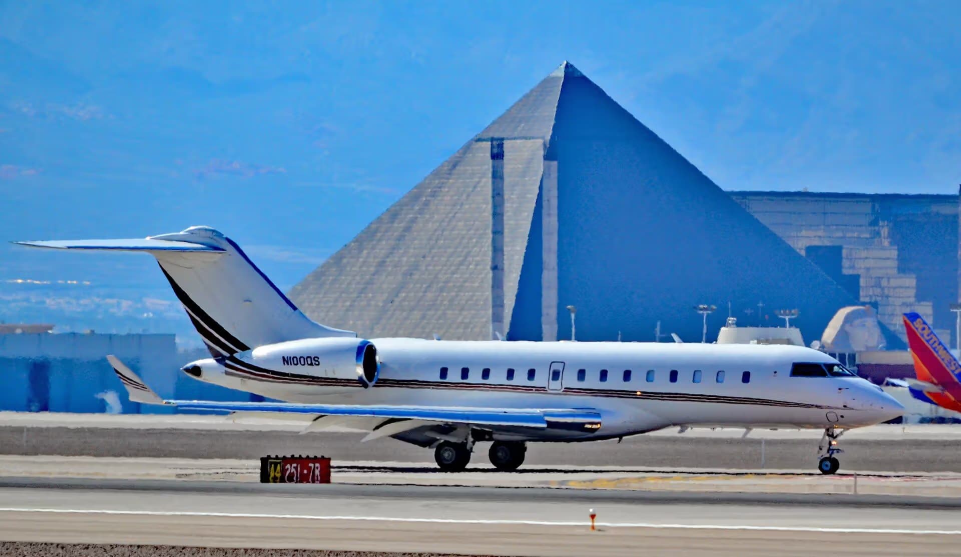 N100QS — Business jet