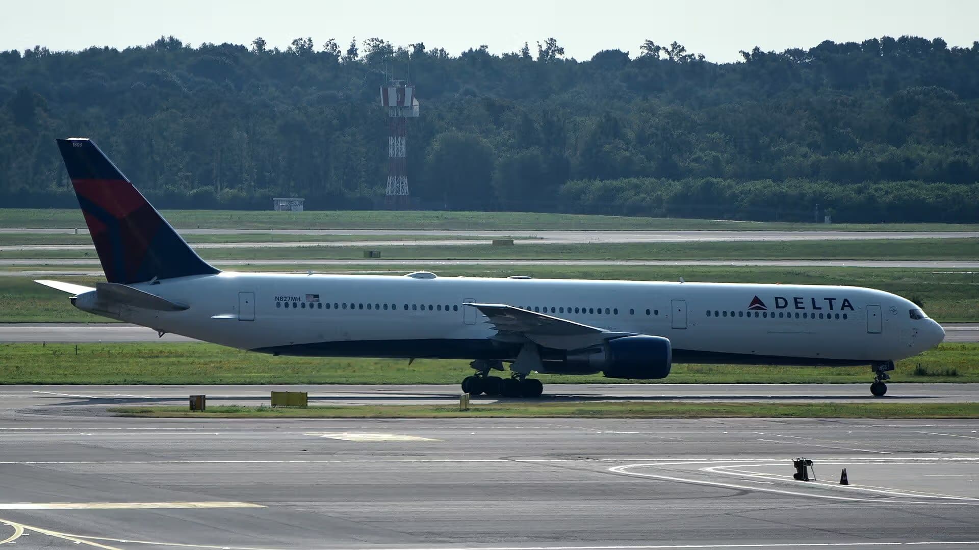 N827MH — Twin-engine aircraft