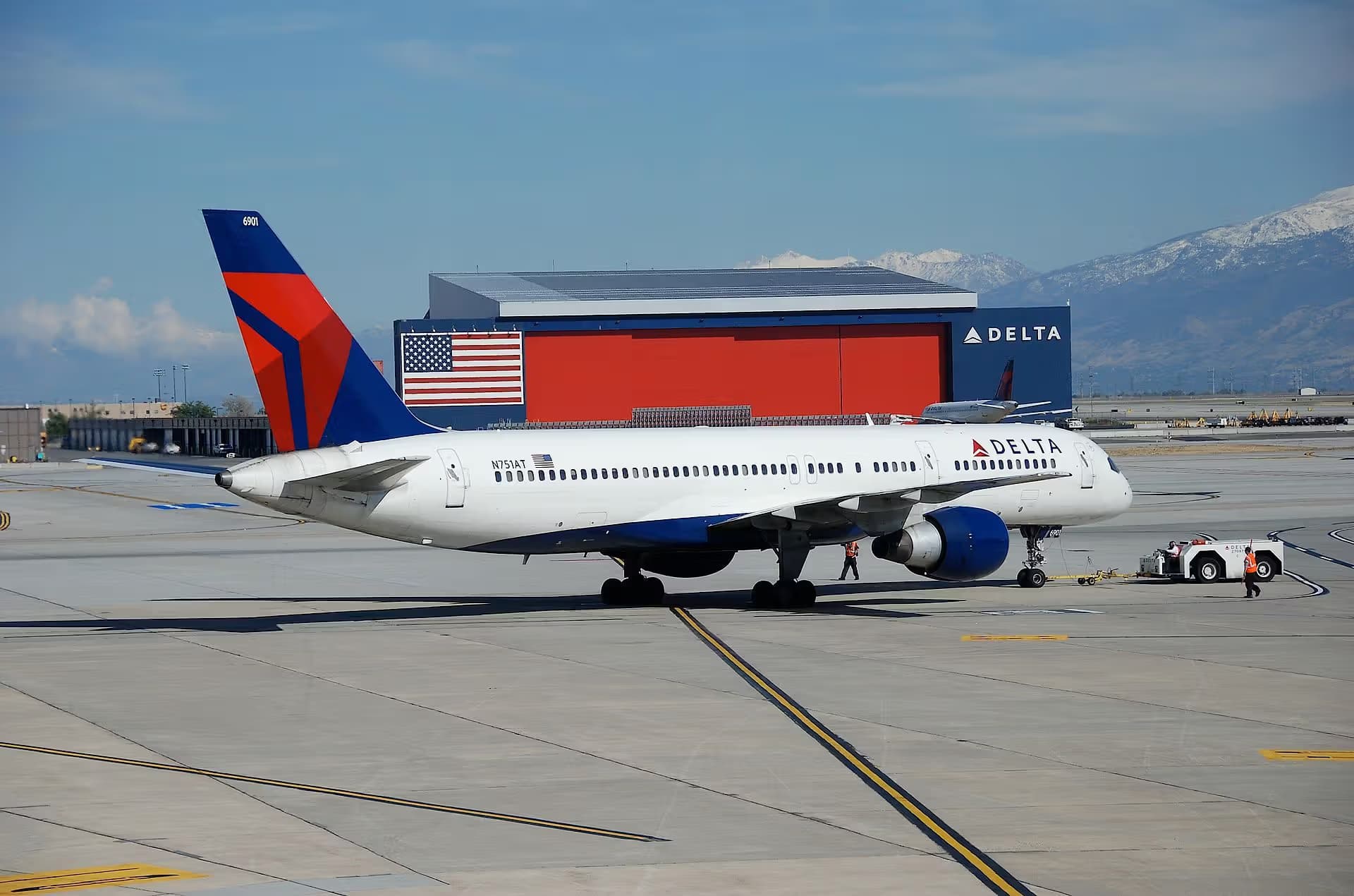 N751AT — Twin-engine aircraft
