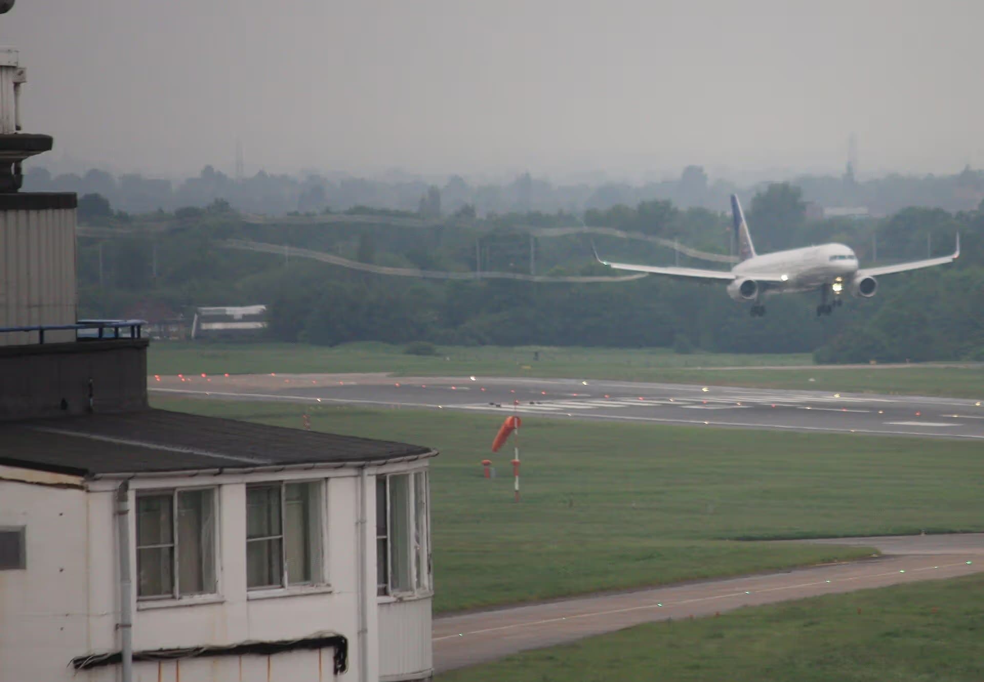 N14118 — Twin-engine aircraft