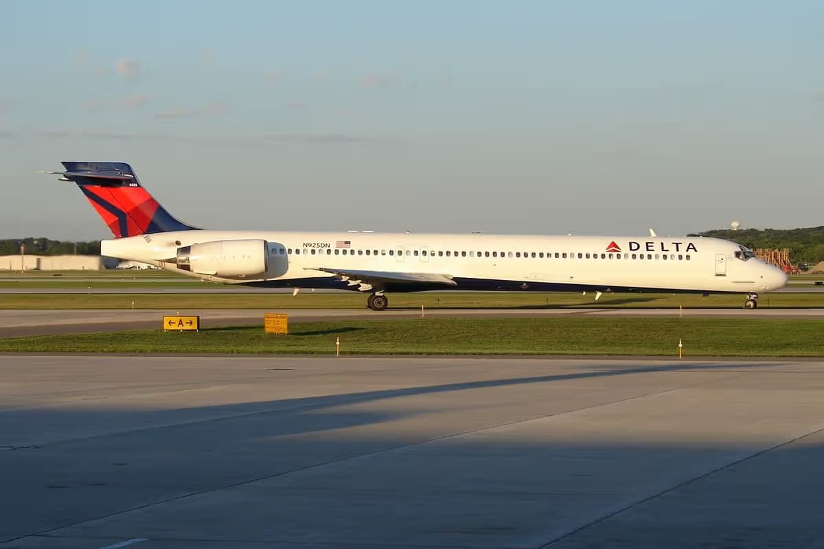 N925DN — Twin-engine aircraft