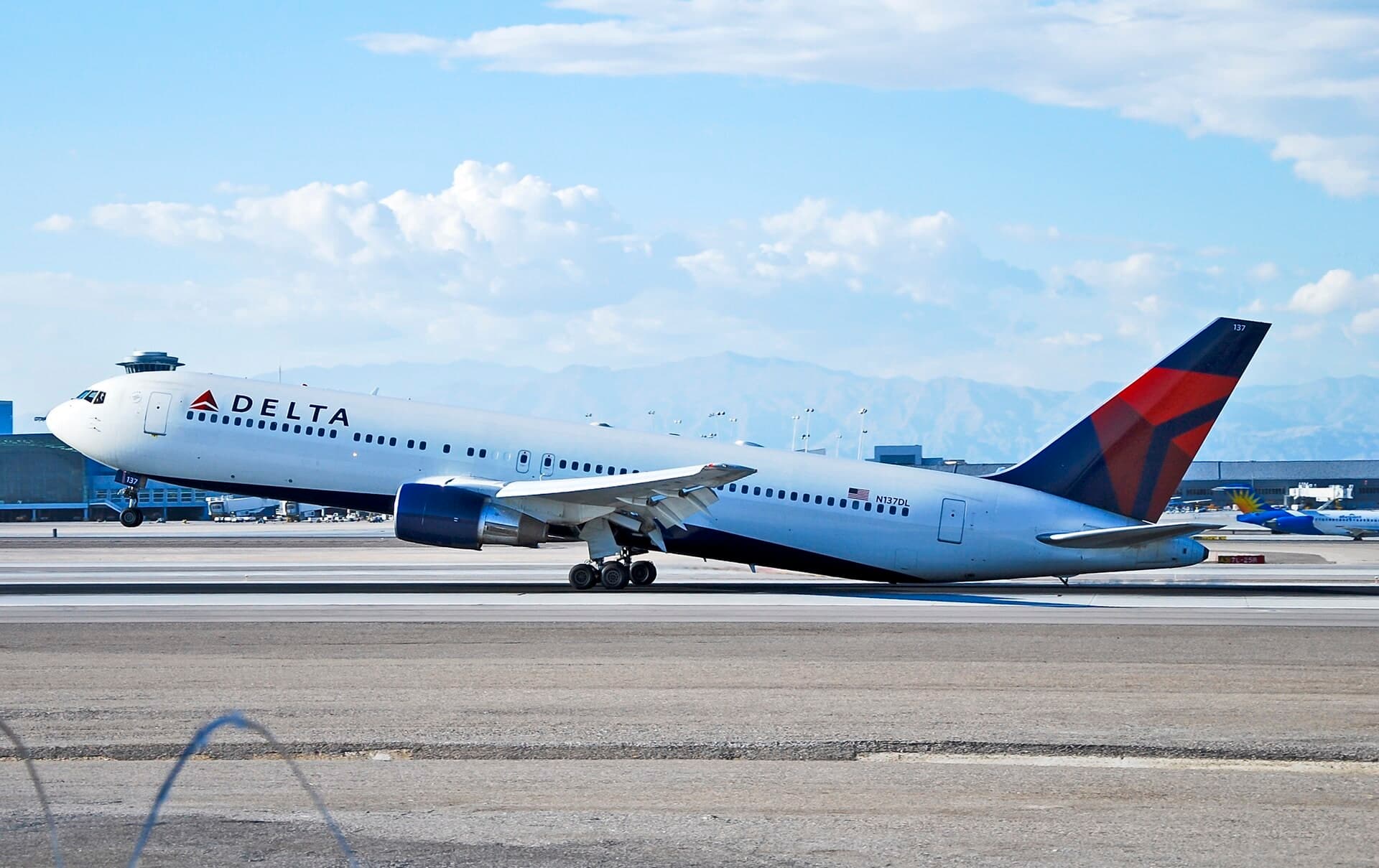 N137DL — Boeing