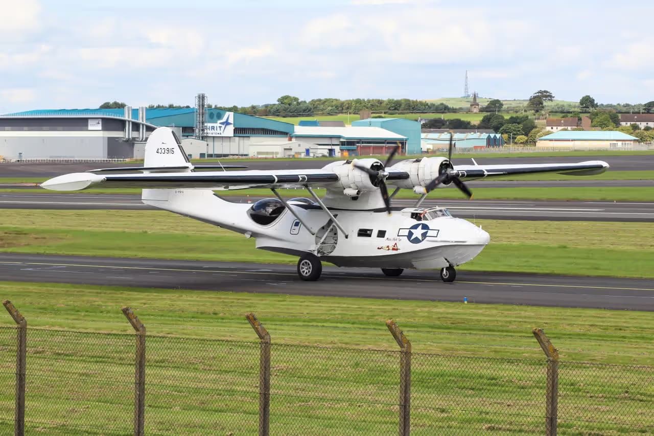 Unidentified — Twin-engine aircraft