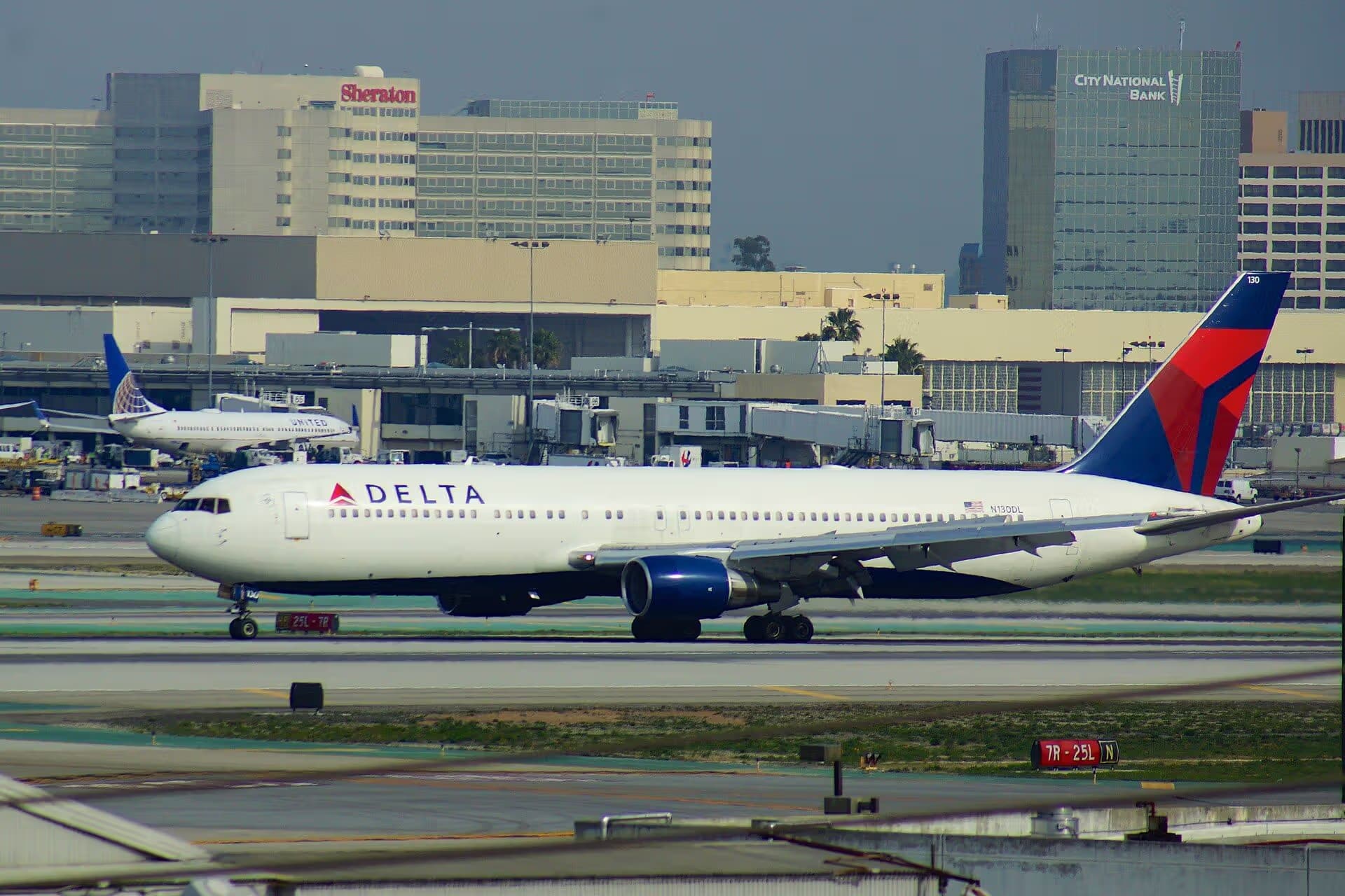 N130DL — Boeing