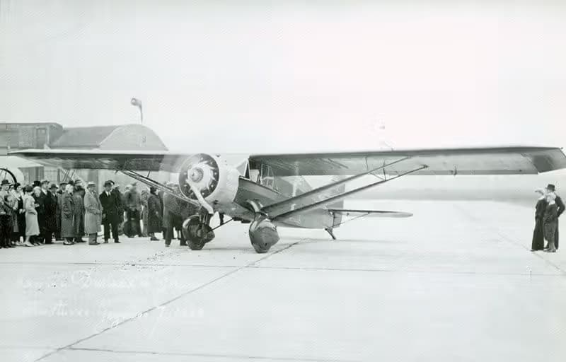 Unidentified — Single-engine aircraft