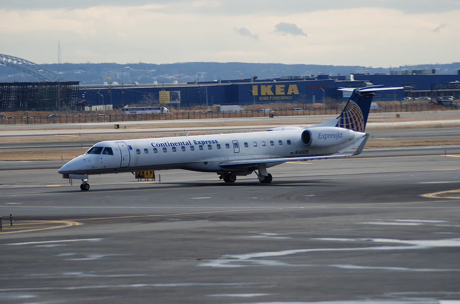 N14105 — Embraer