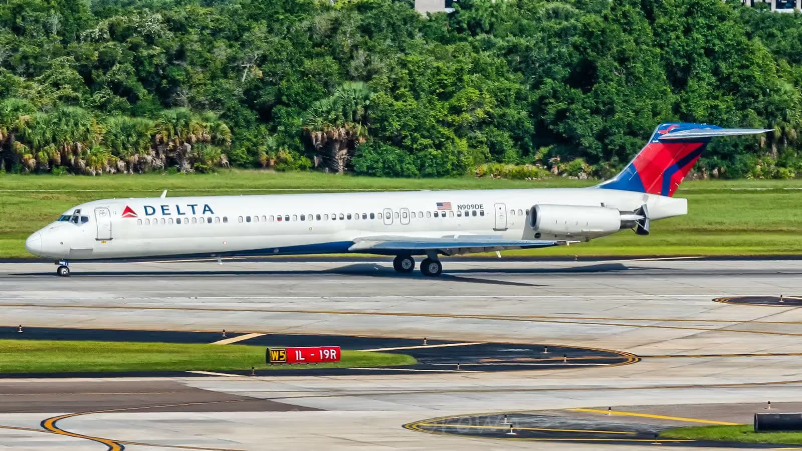 N909DE — Aircraft