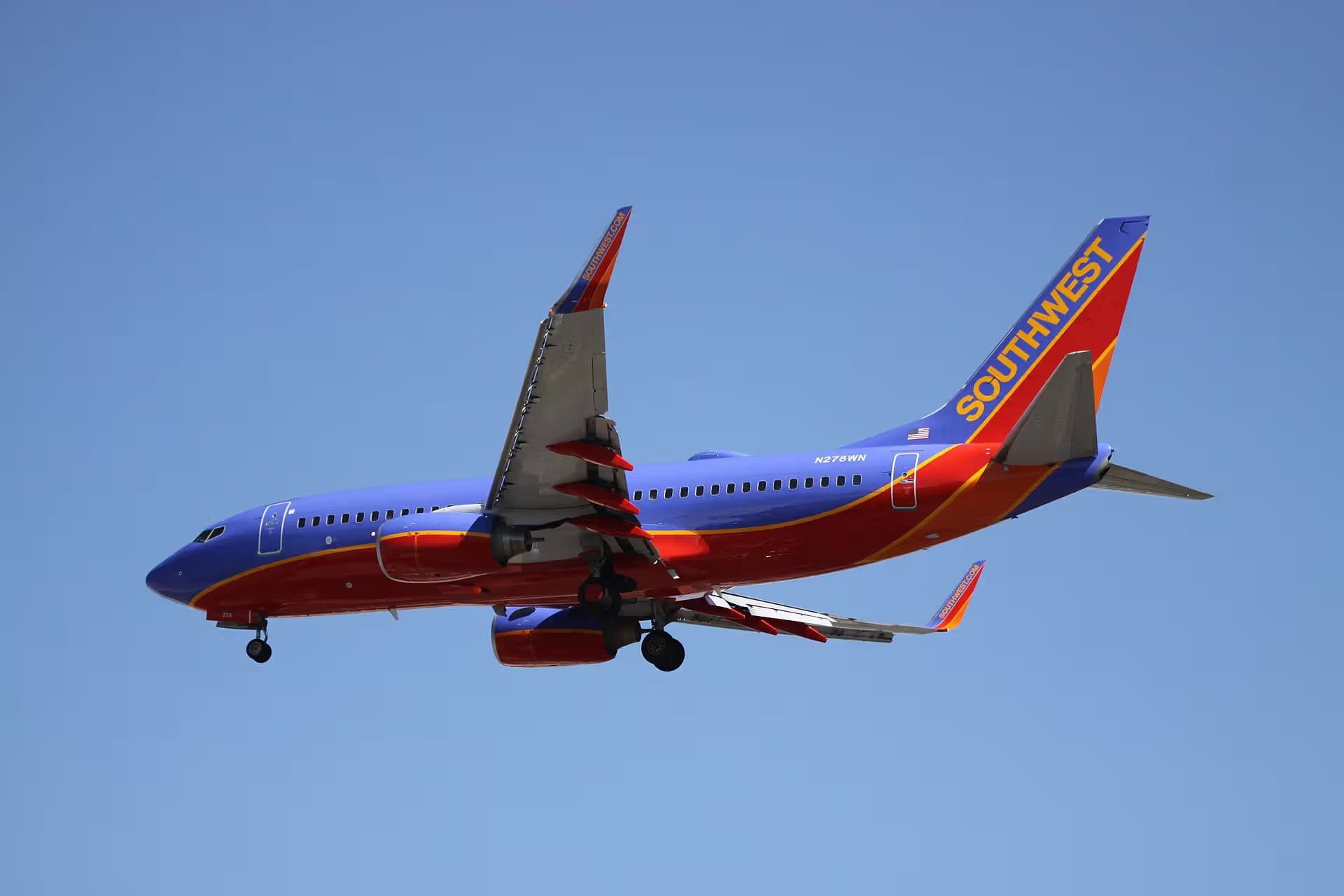N278WN — Twin-engine aircraft