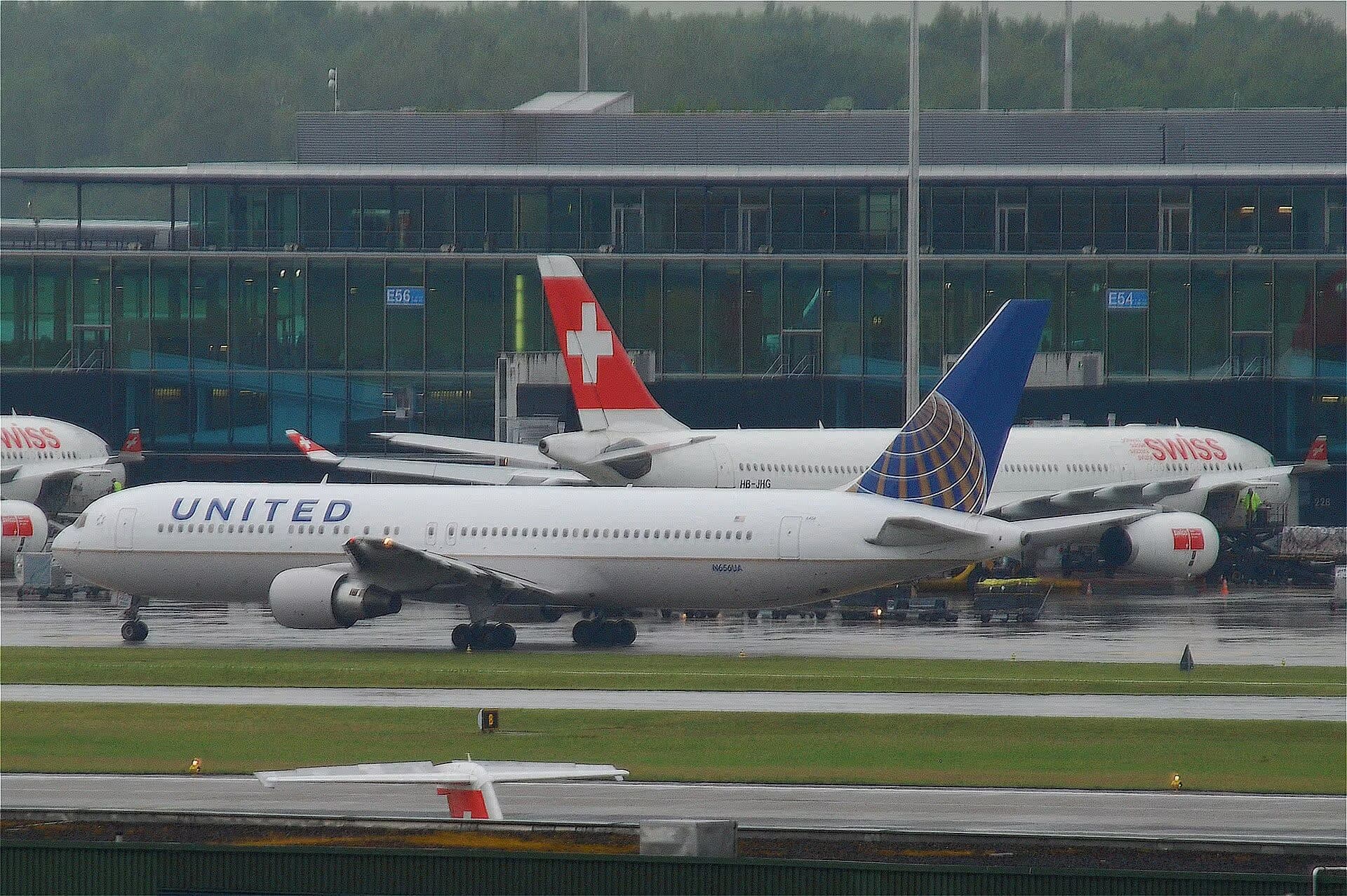 N656UA — Boeing