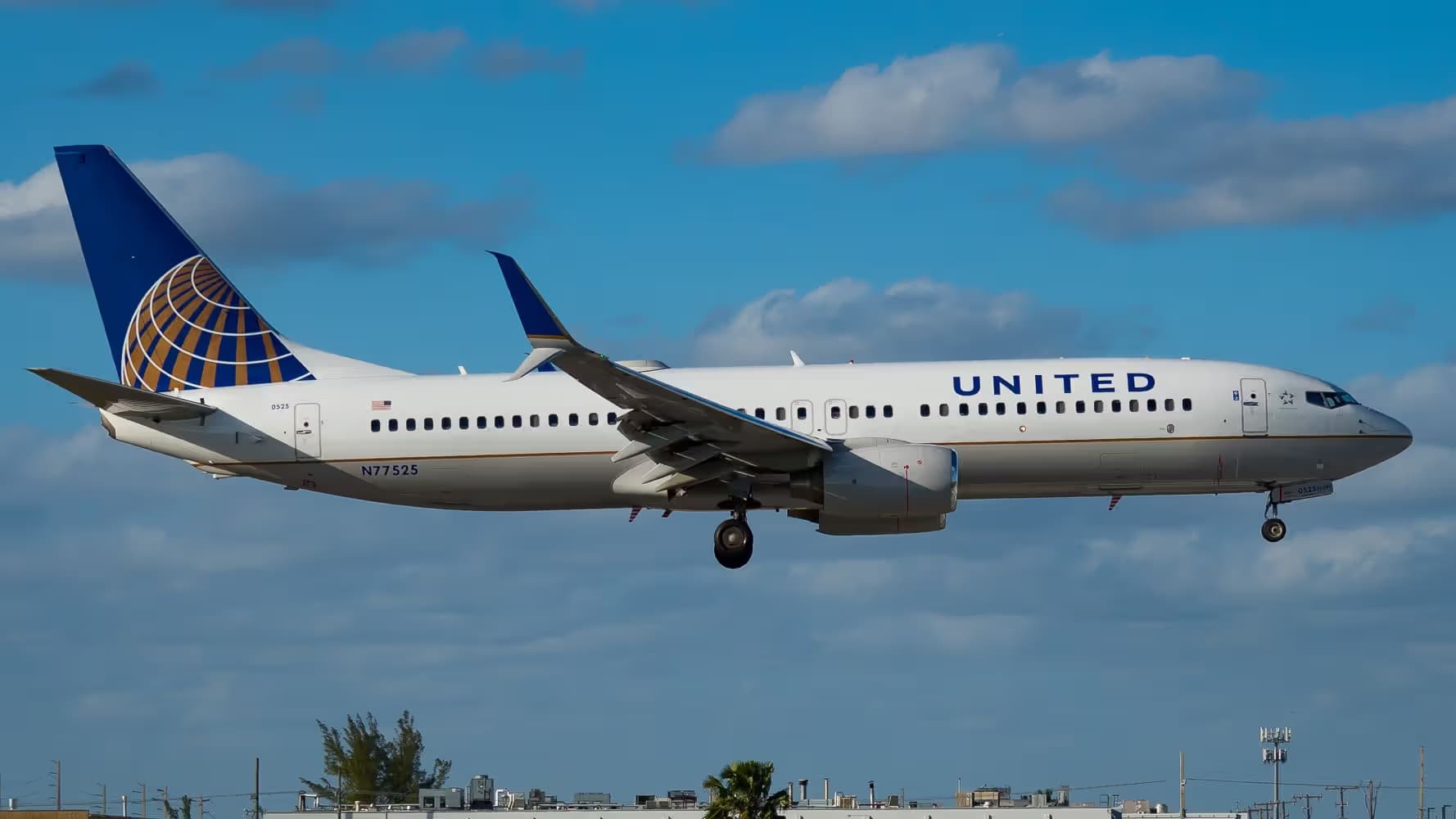 N77525 — Boeing