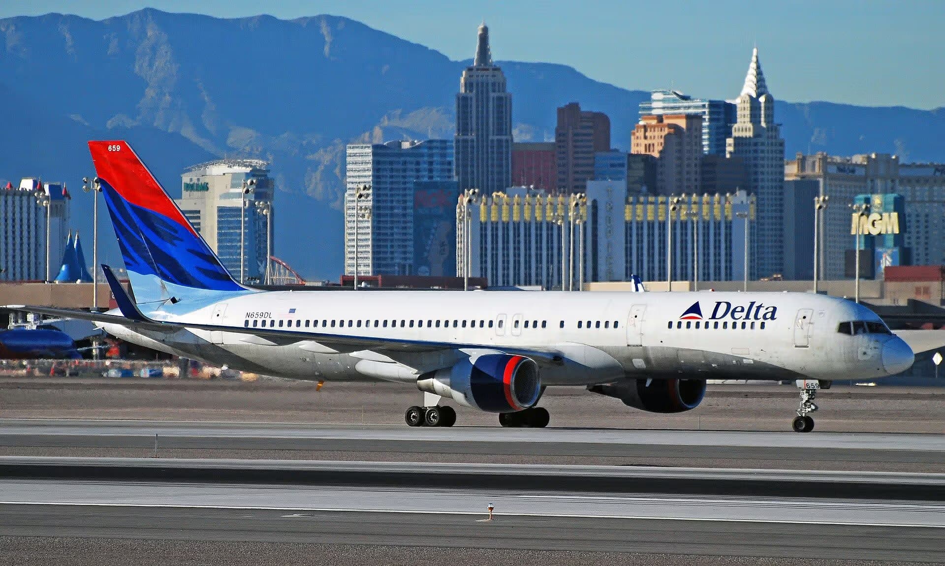 N659DL — Twin-engine aircraft