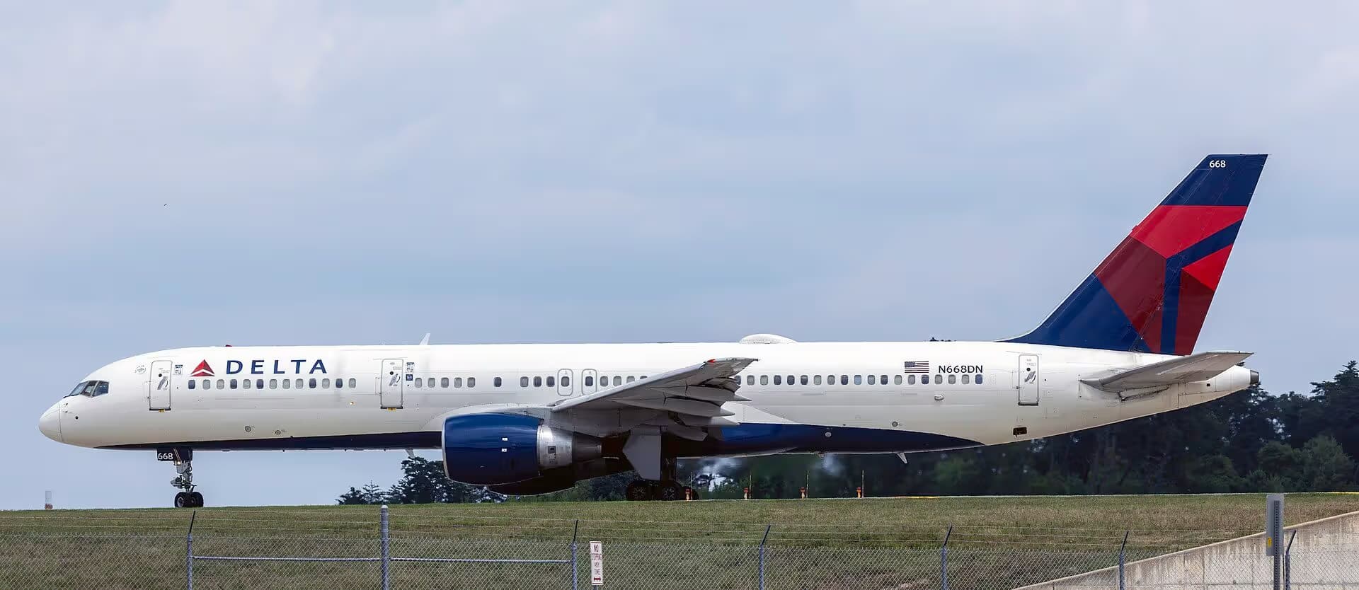 N668DN — Twin-engine aircraft