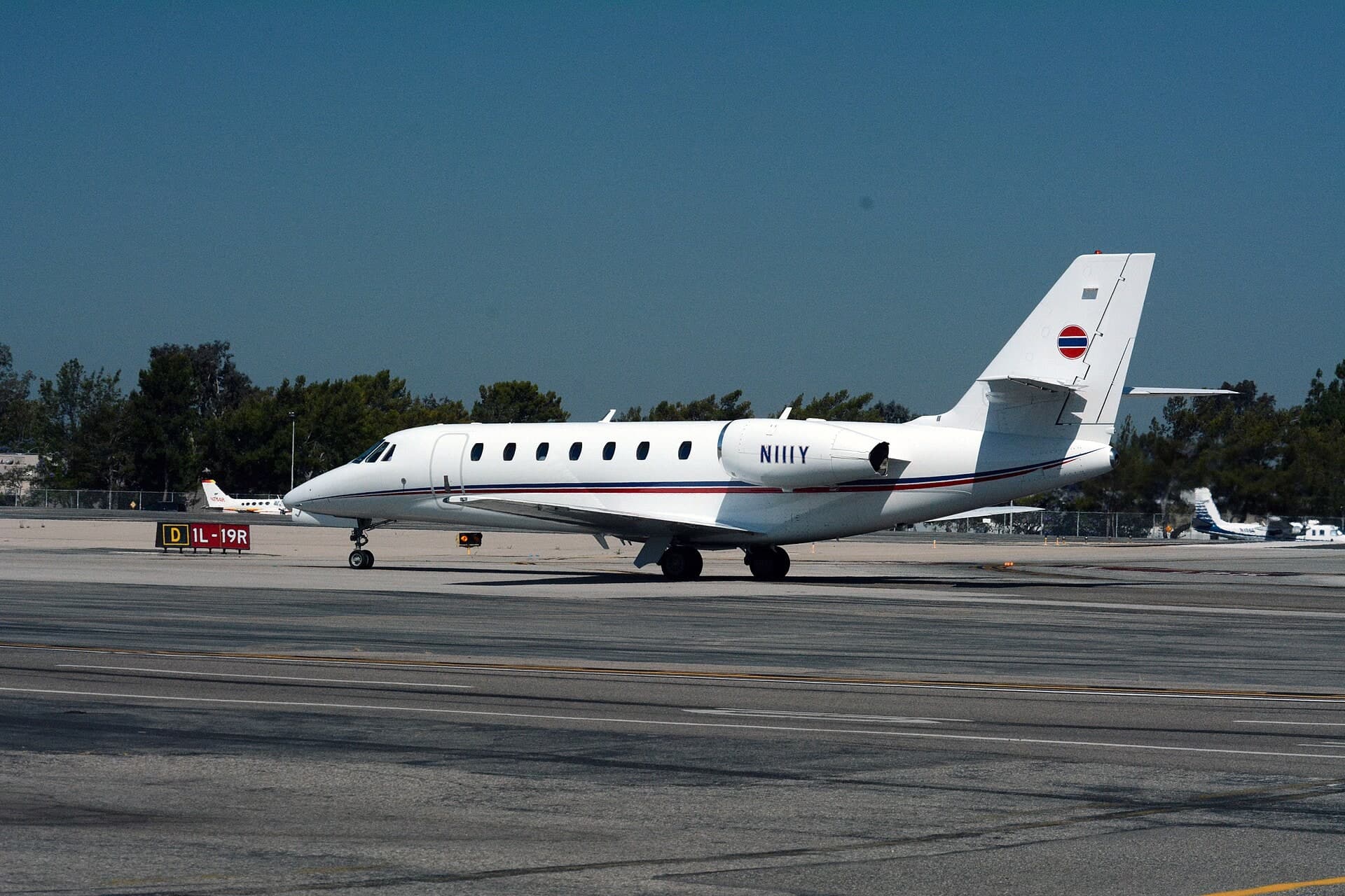 N111Y — Business jet