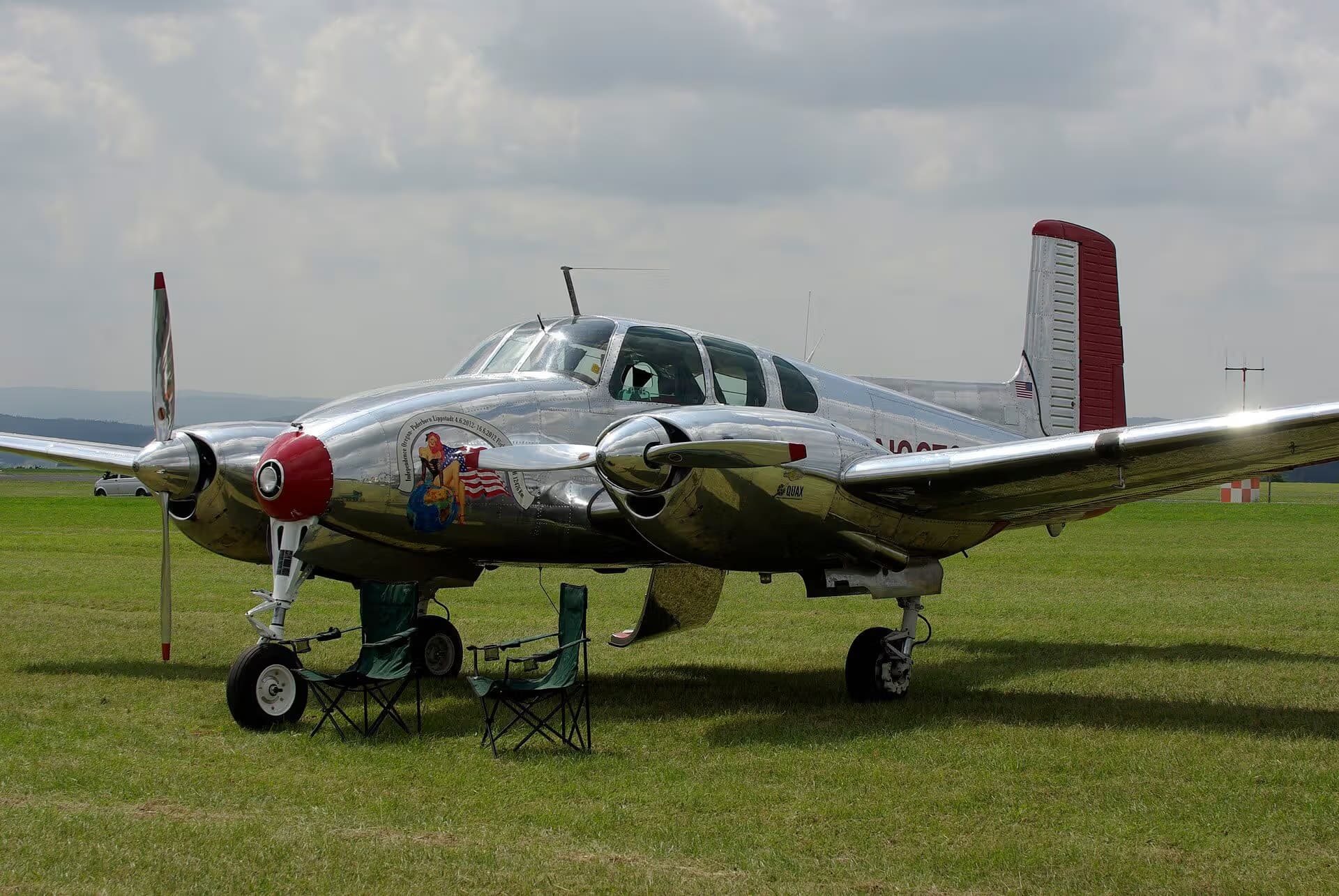 N3670B — Twin-engine aircraft