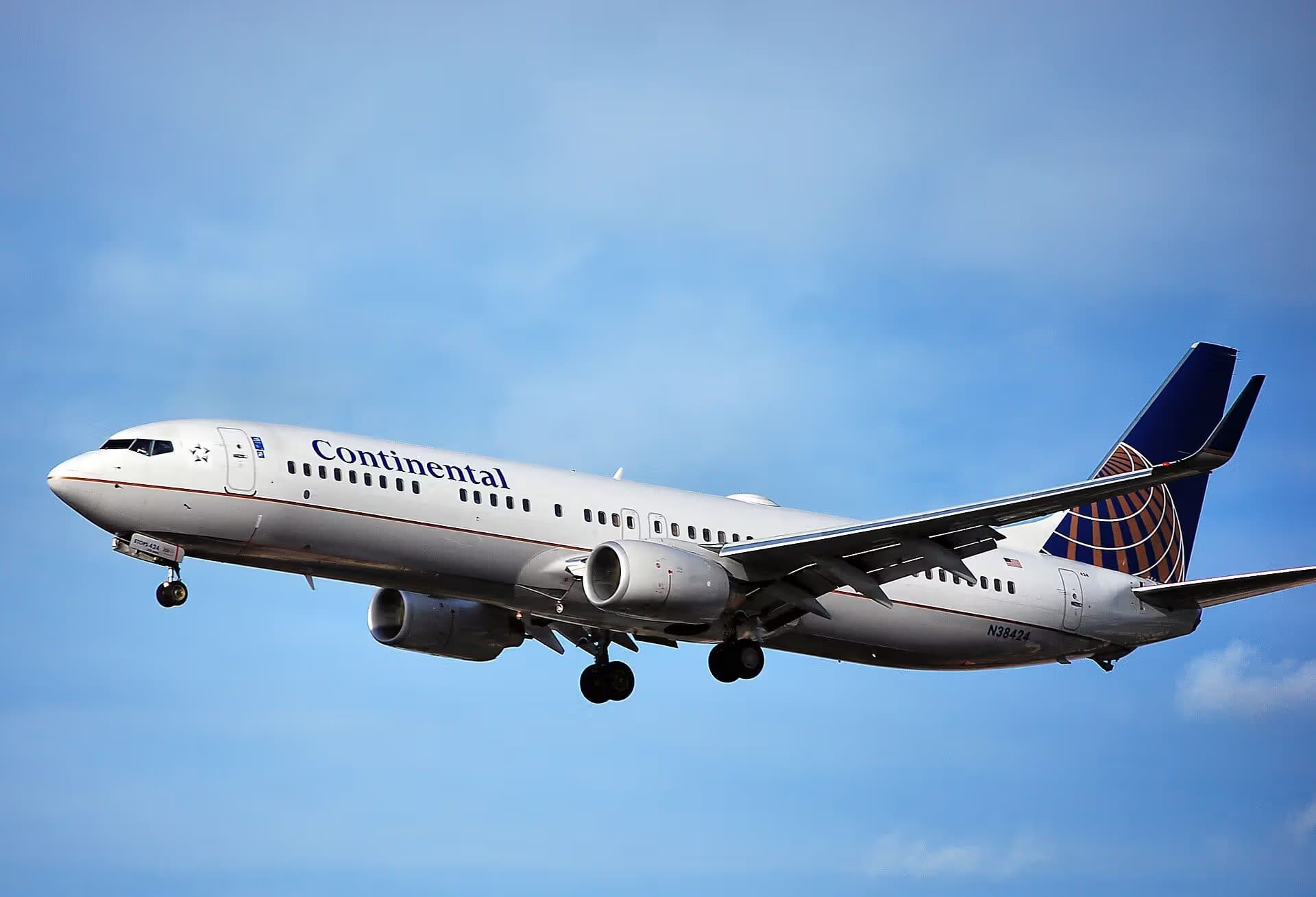 N38424 — Twin-engine aircraft