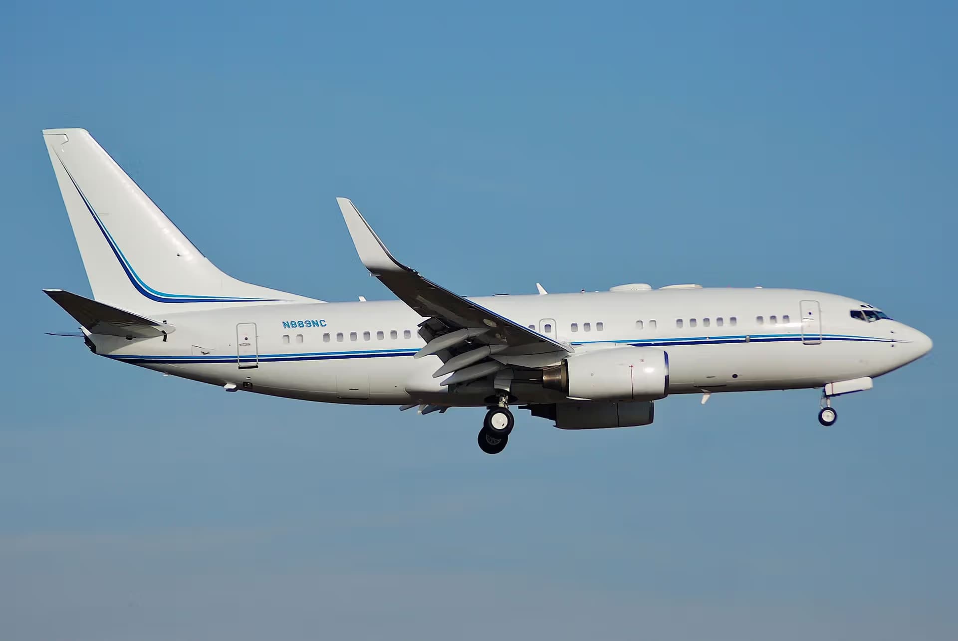 N889NC — Twin-engine aircraft