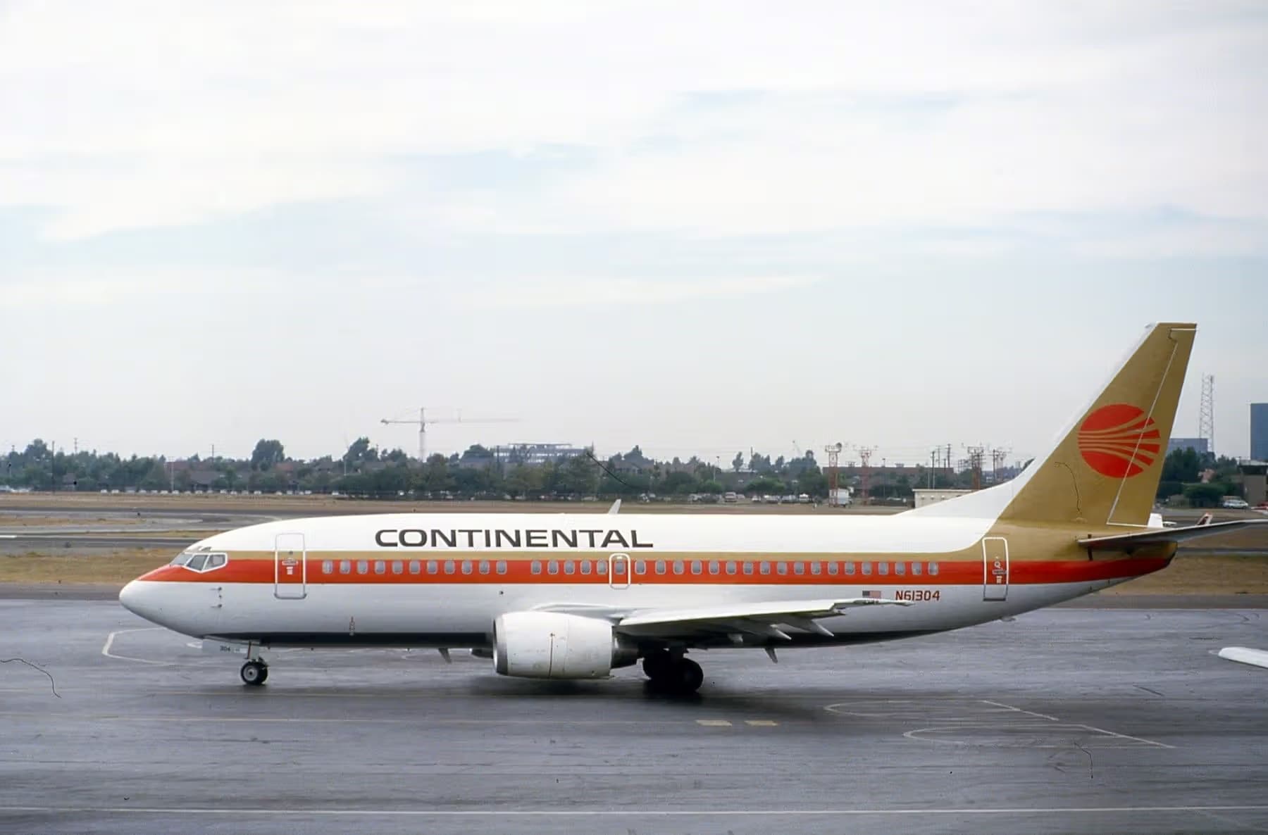 N61304 — Twin-engine aircraft