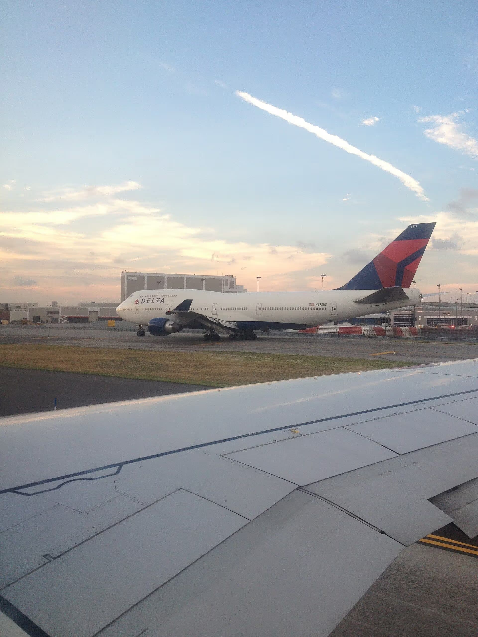 N673US — Twin-engine aircraft