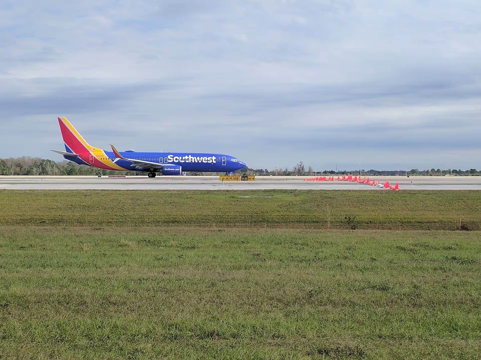 N8652B — Twin-engine aircraft