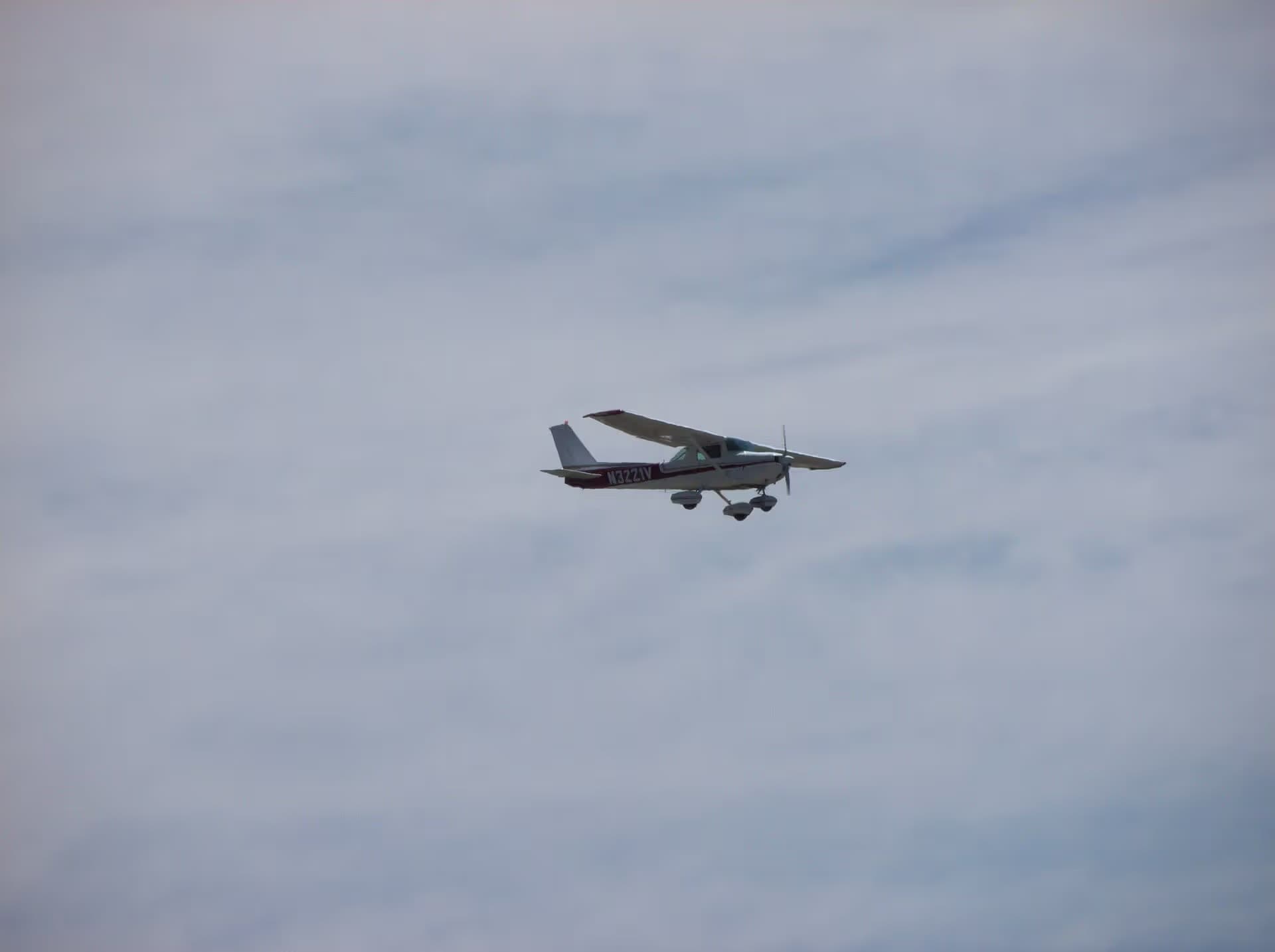 N3221V — Cessna