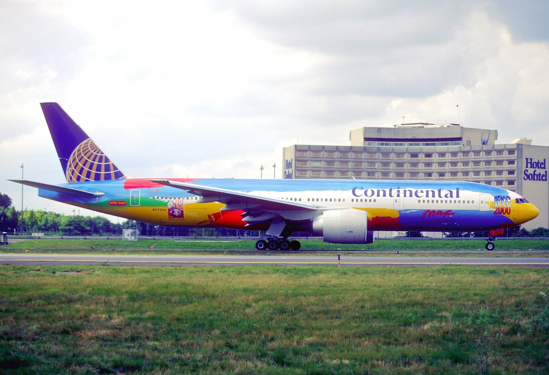 N77014 — Boeing