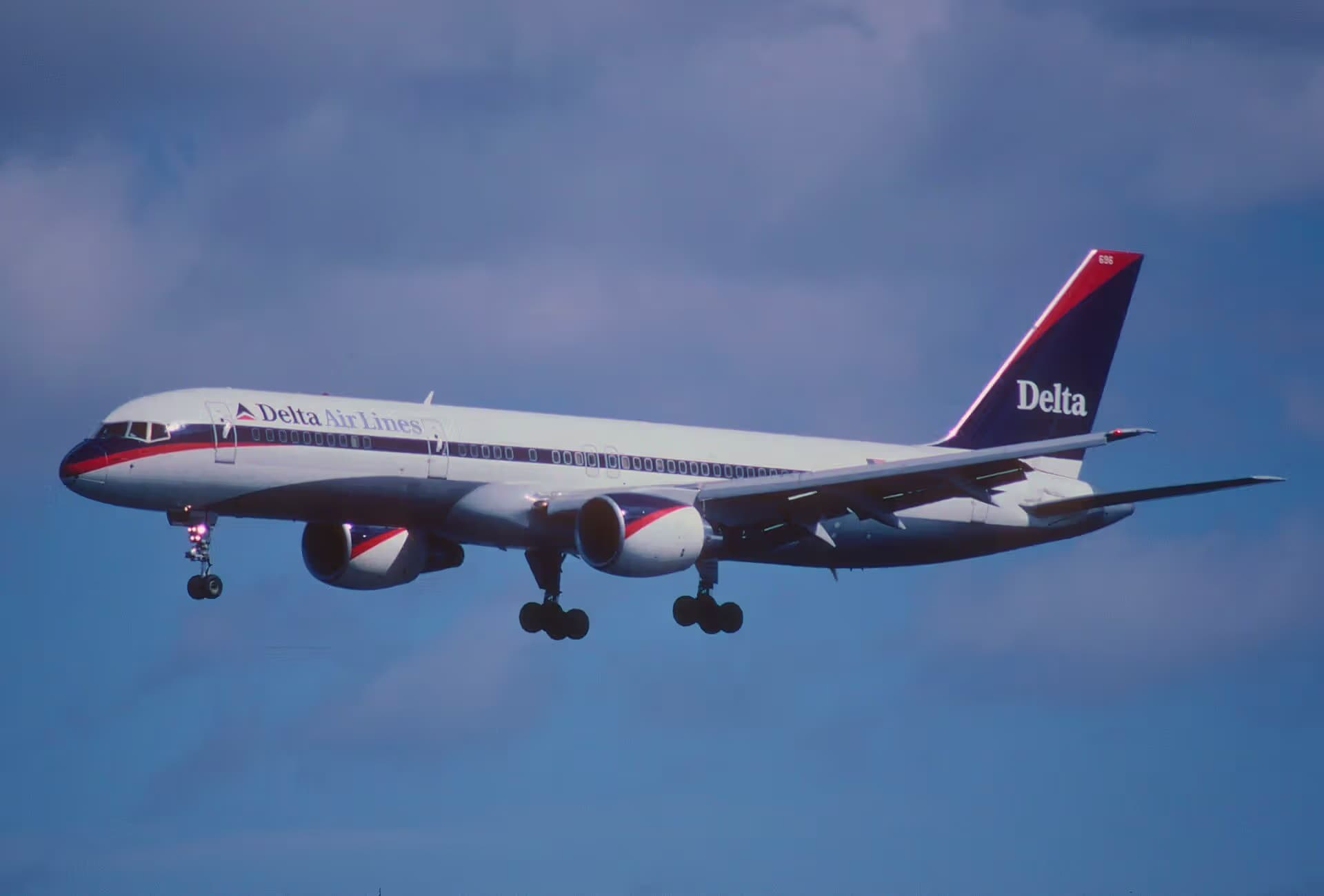 N696DL — Boeing