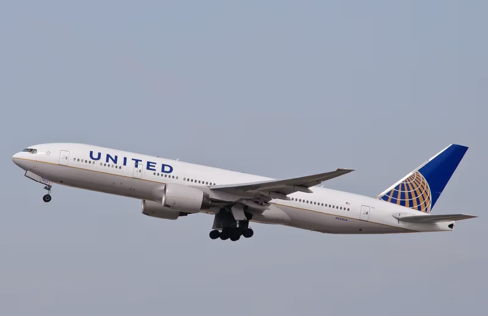 N222UA — Twin-engine aircraft
