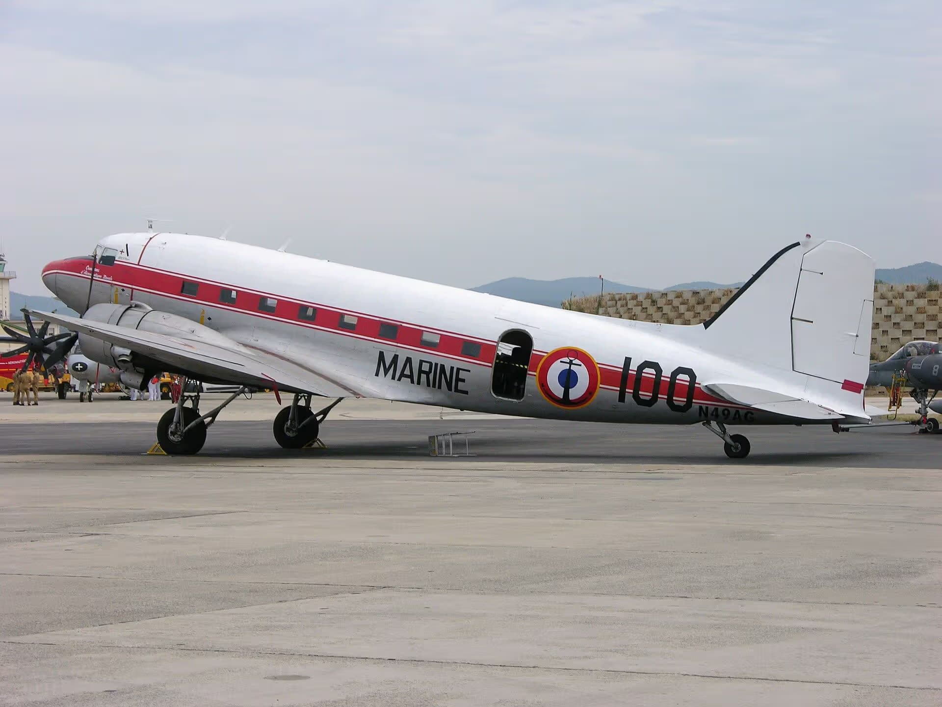 N49AG — Douglas