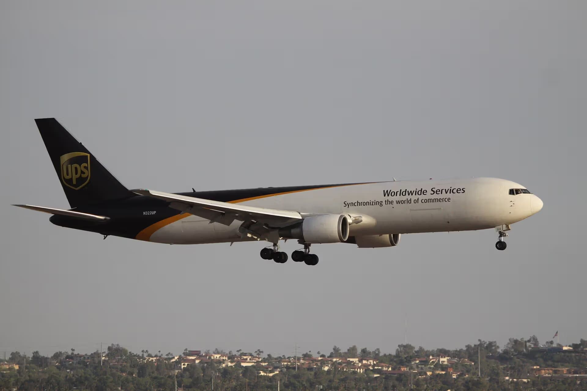 N322UP — Twin-engine aircraft