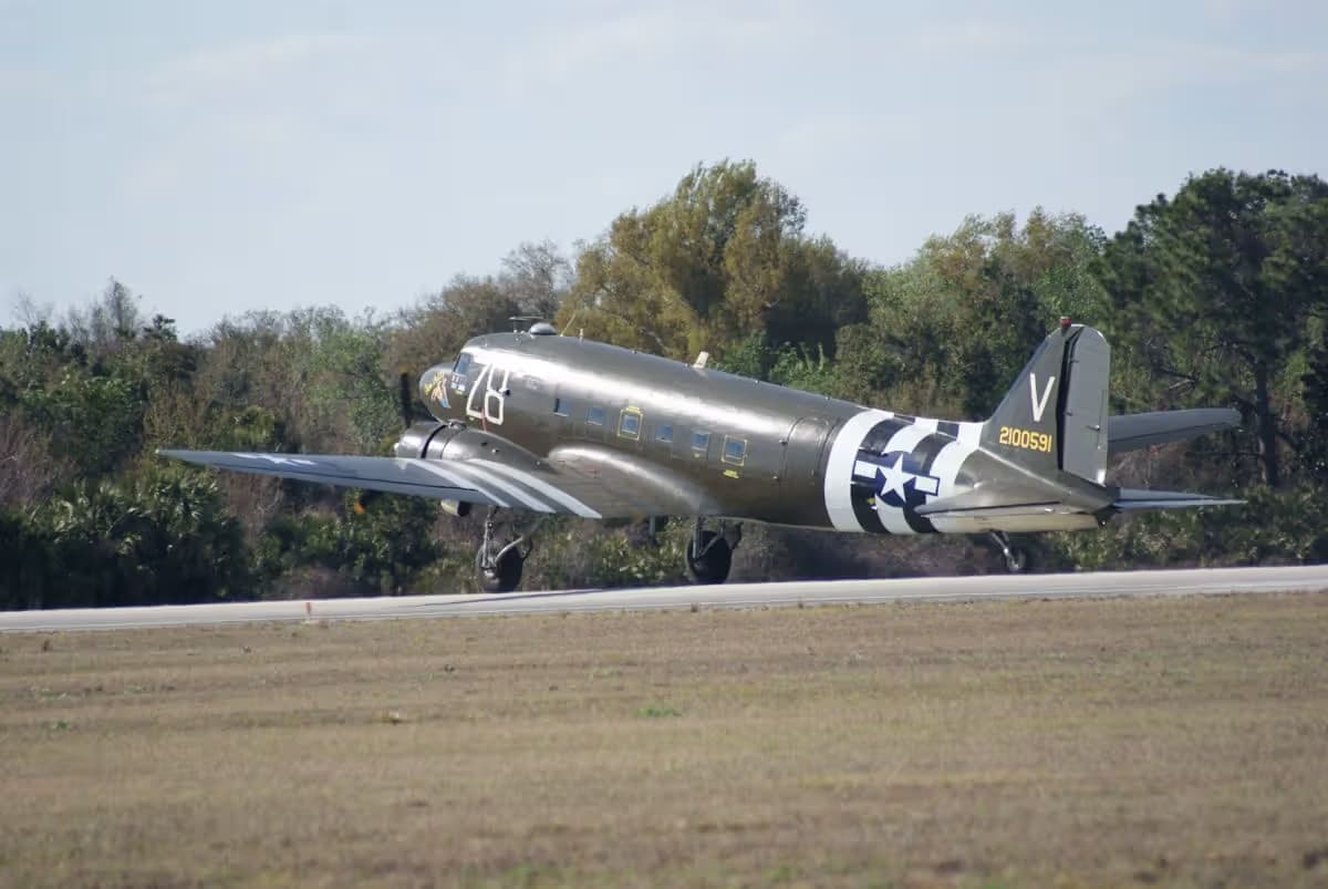 Unidentified — Twin-engine aircraft