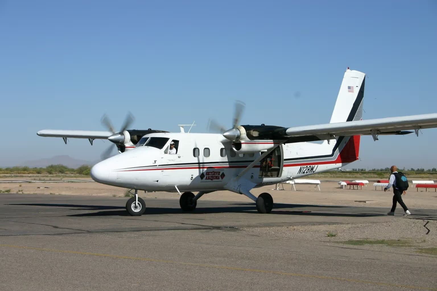 N128WJ — De Havilland