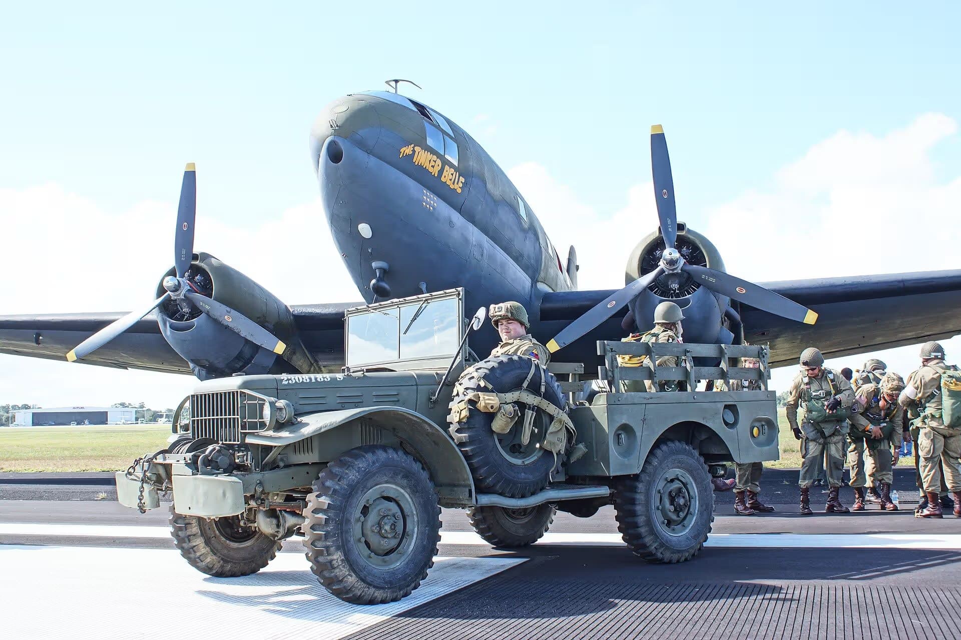 Unidentified — Twin-engine aircraft