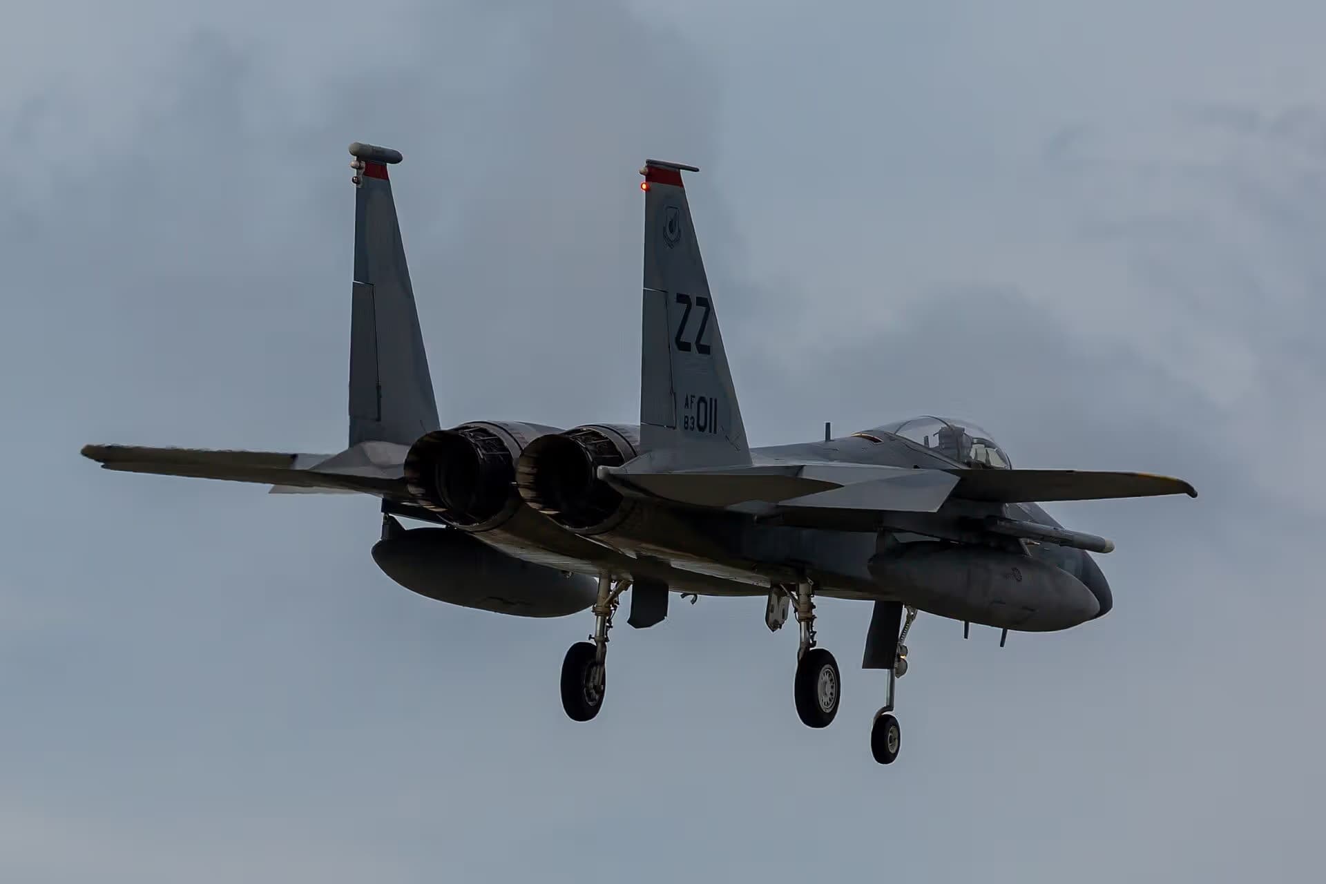Unidentified — Twin-engine aircraft