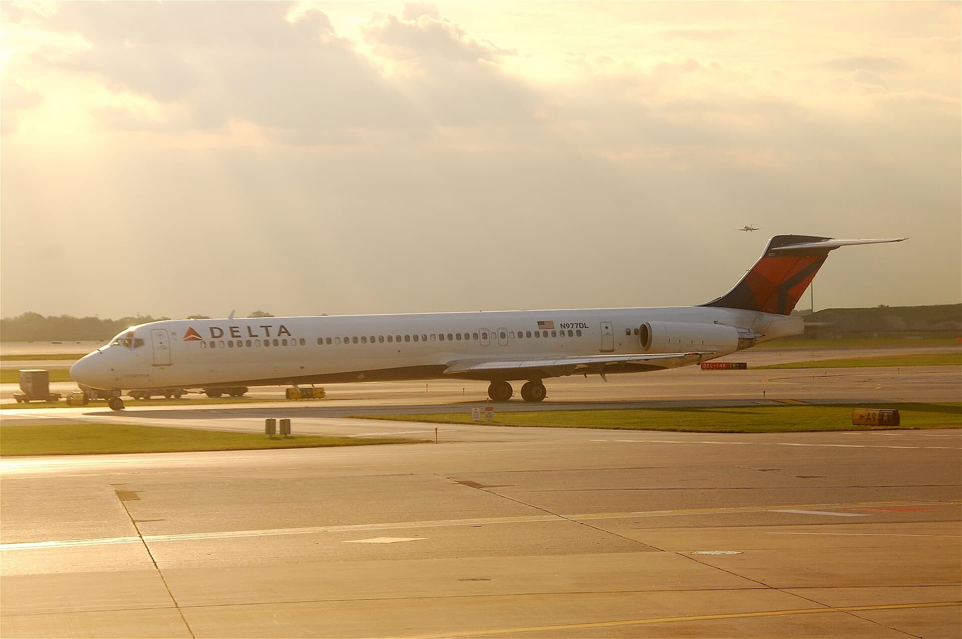 N977DL — Aircraft