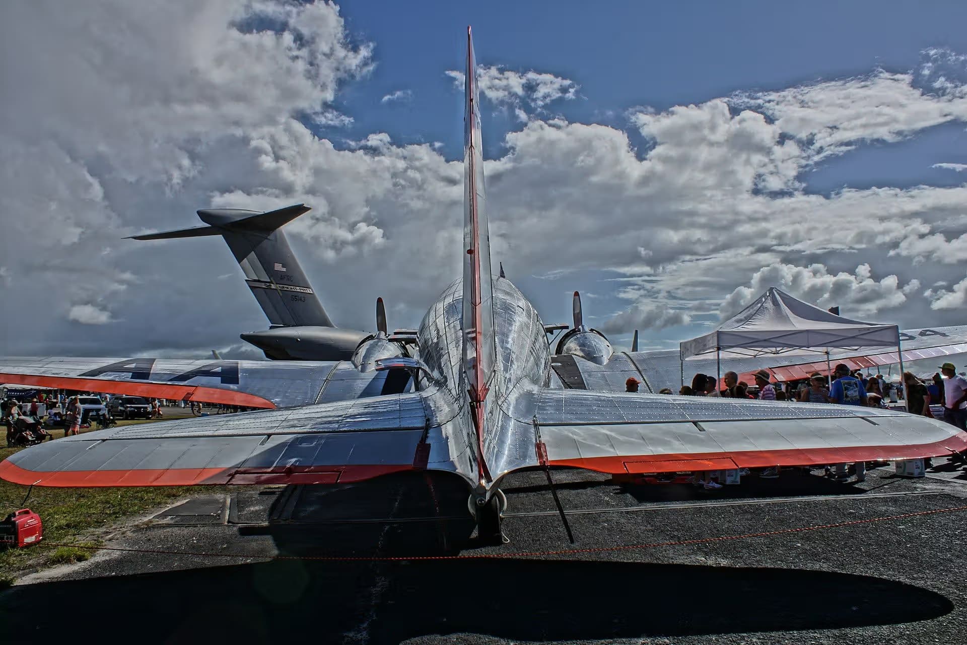 Unidentified — Twin-engine aircraft