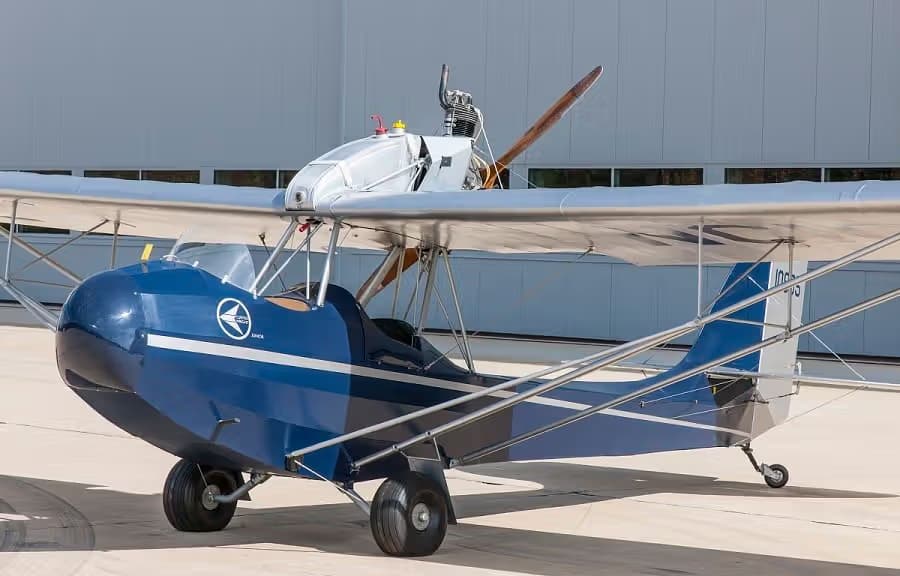 Unidentified — Single-engine aircraft