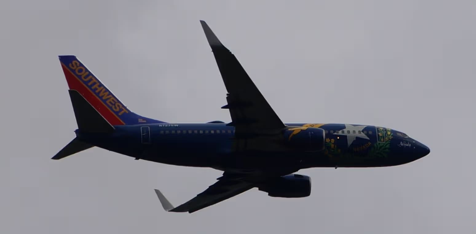 N727SW — Twin-engine aircraft