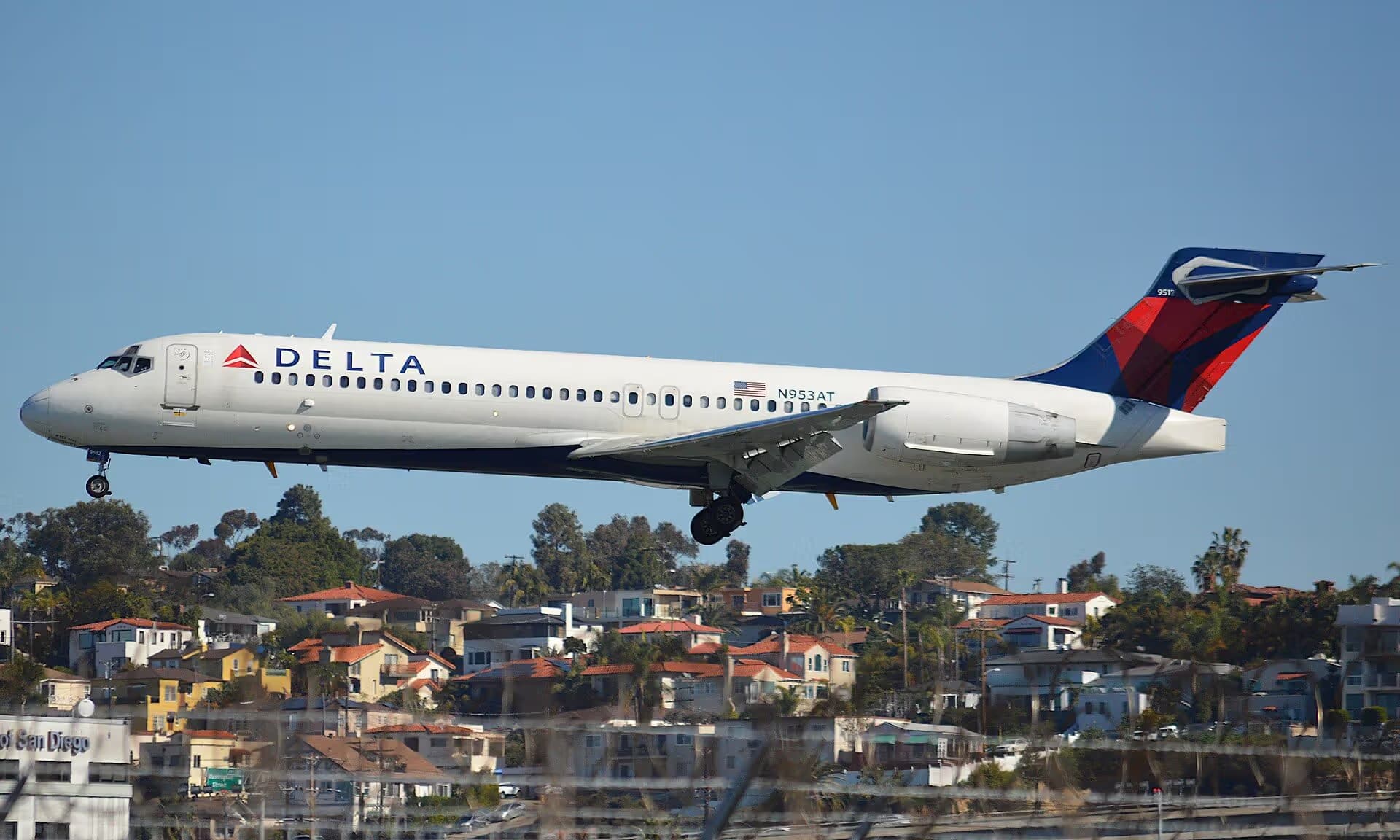 N953AT — Twin-engine aircraft