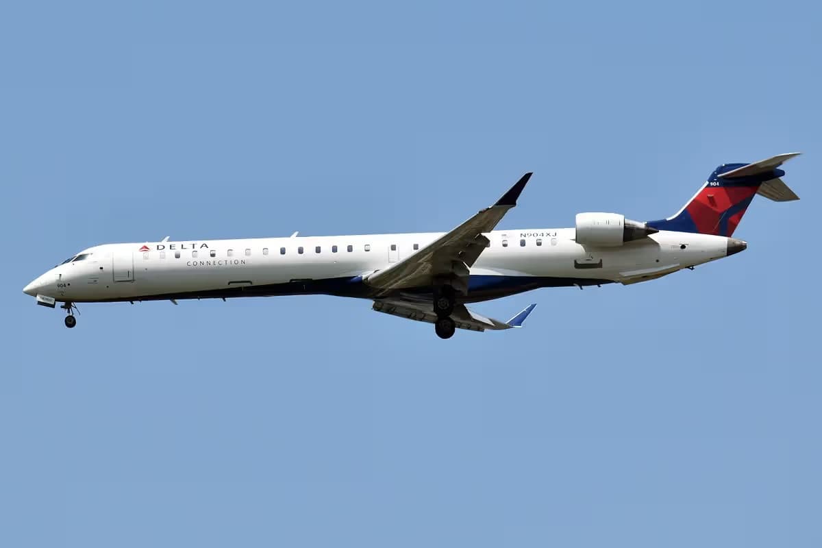 N904XJ — Twin-engine aircraft