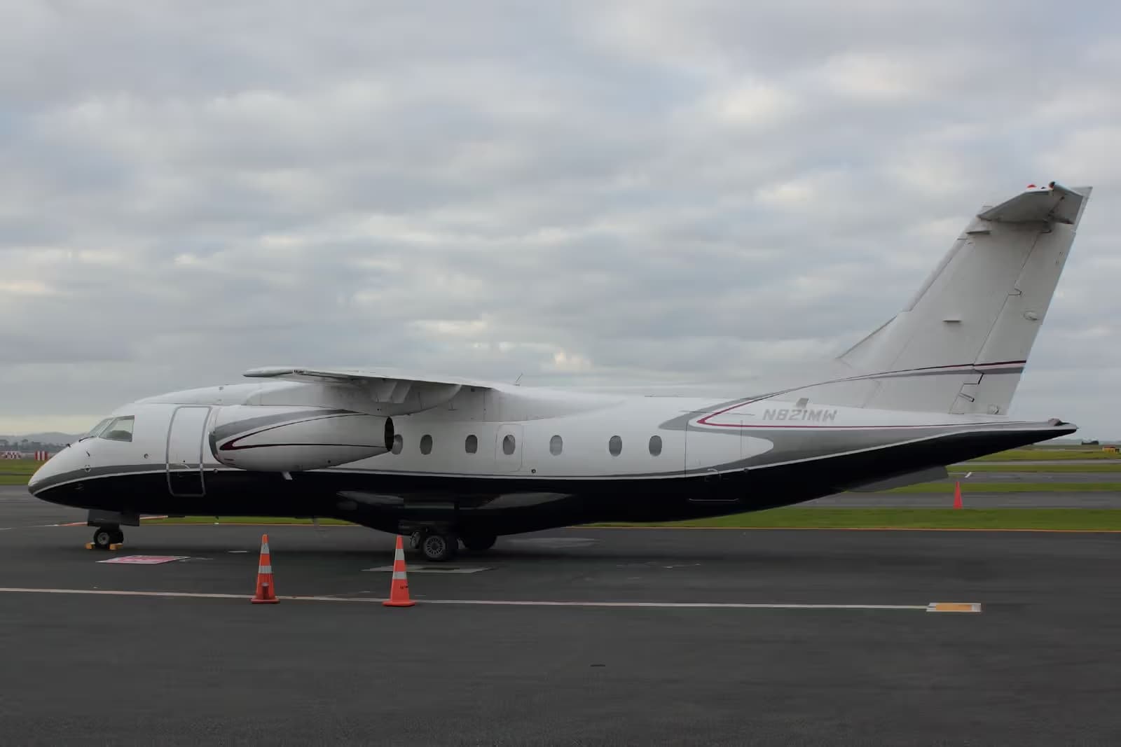 N821MW — Business jet