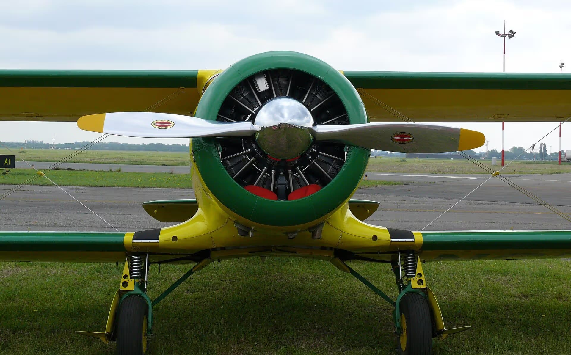 Unidentified — Single-engine aircraft