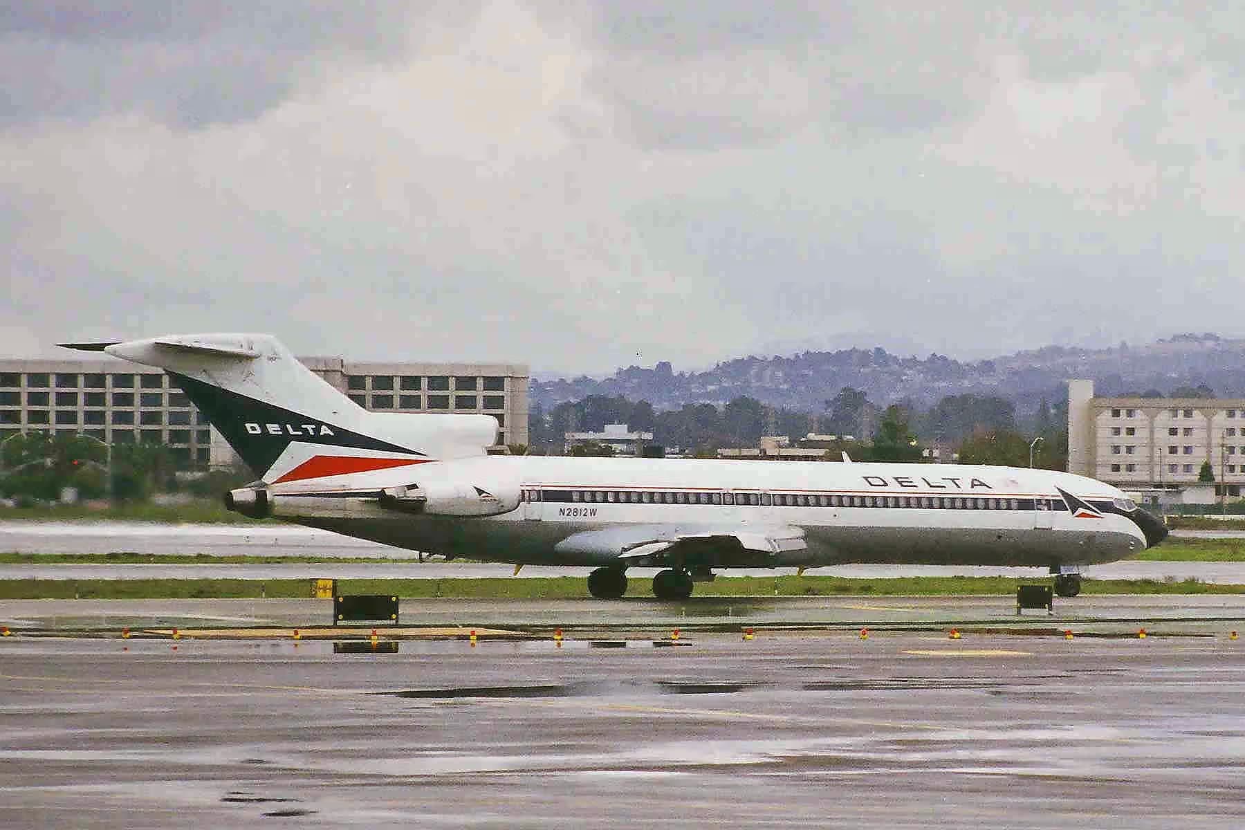 N2812W — Boeing