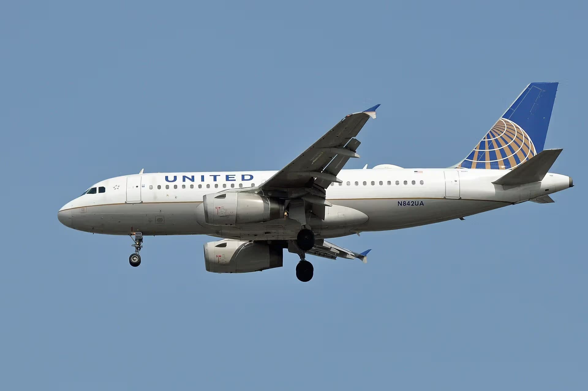 N842UA — Airbus