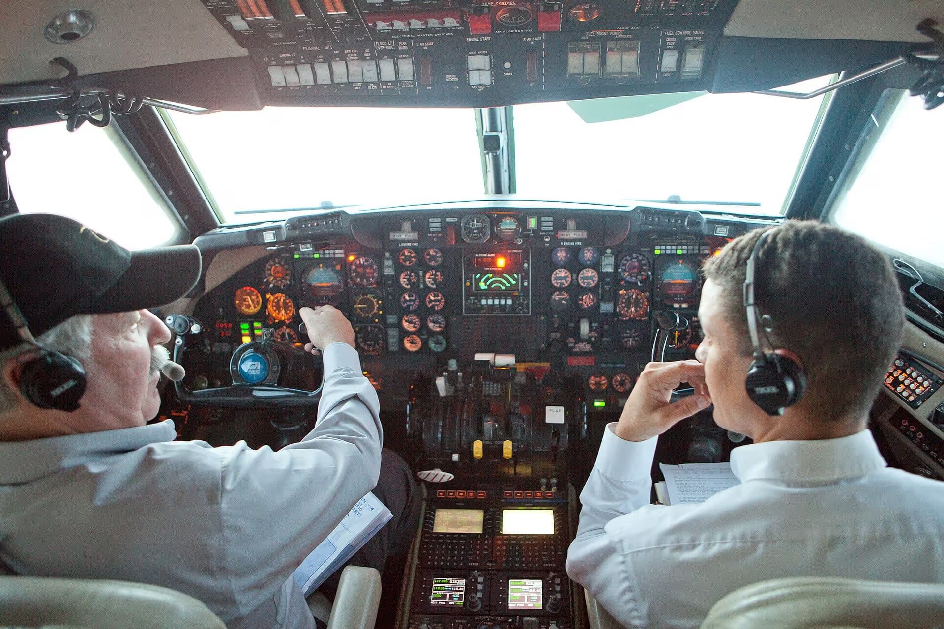 N227LA — Twin-engine aircraft